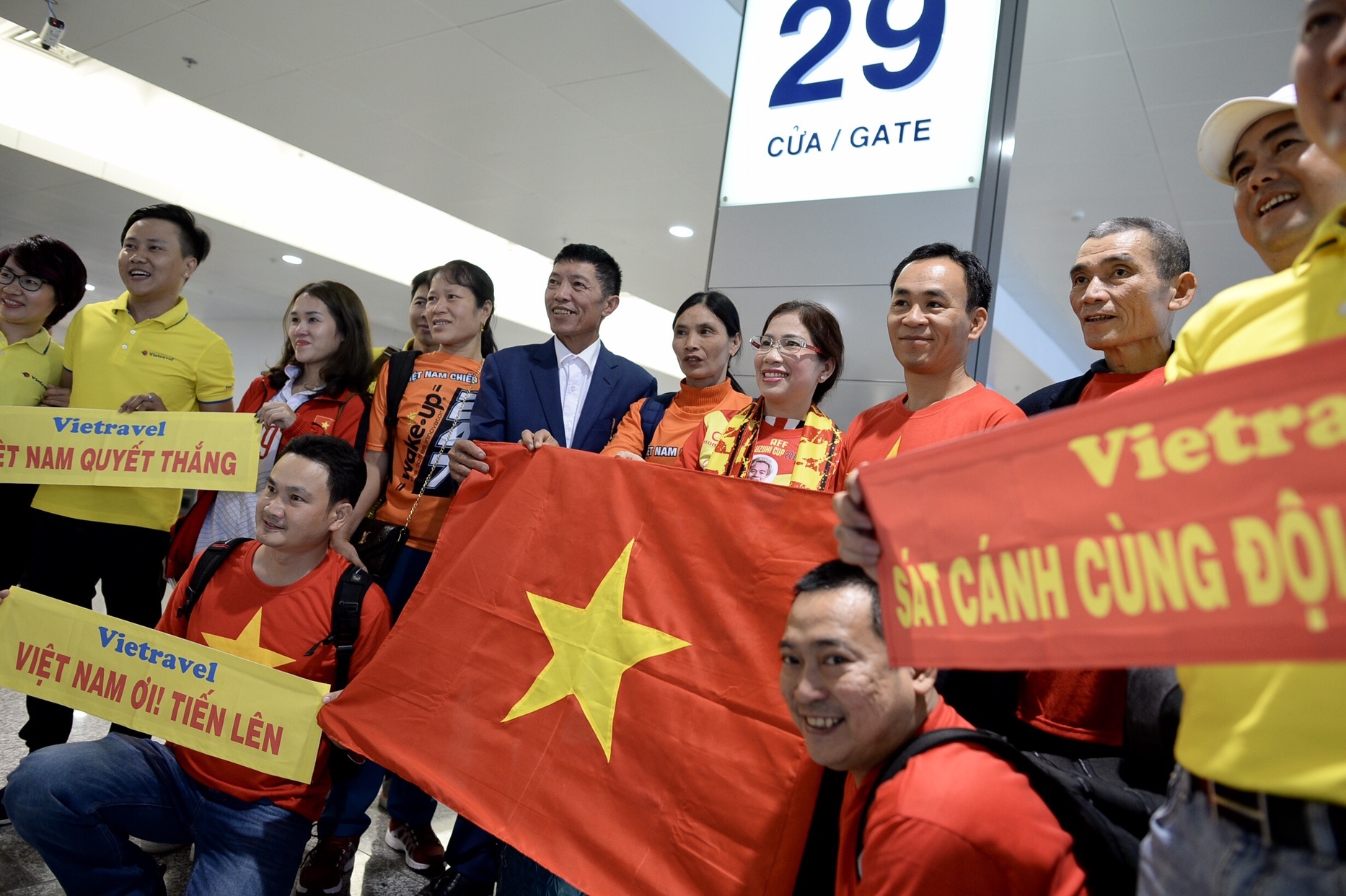 co dong vien len duong xem tran tu ket Asian Cup anh 8