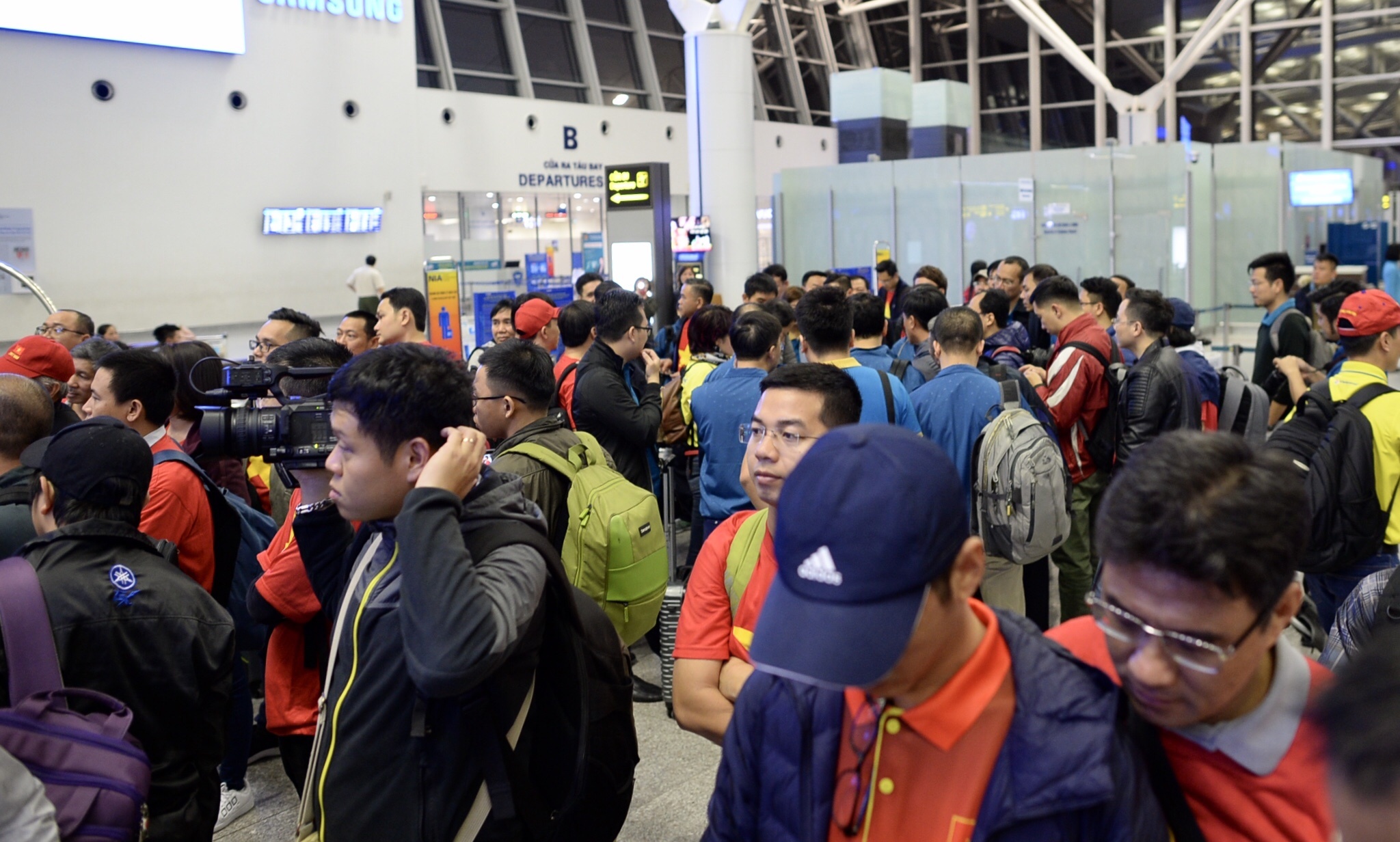 co dong vien len duong xem tran tu ket Asian Cup anh 2