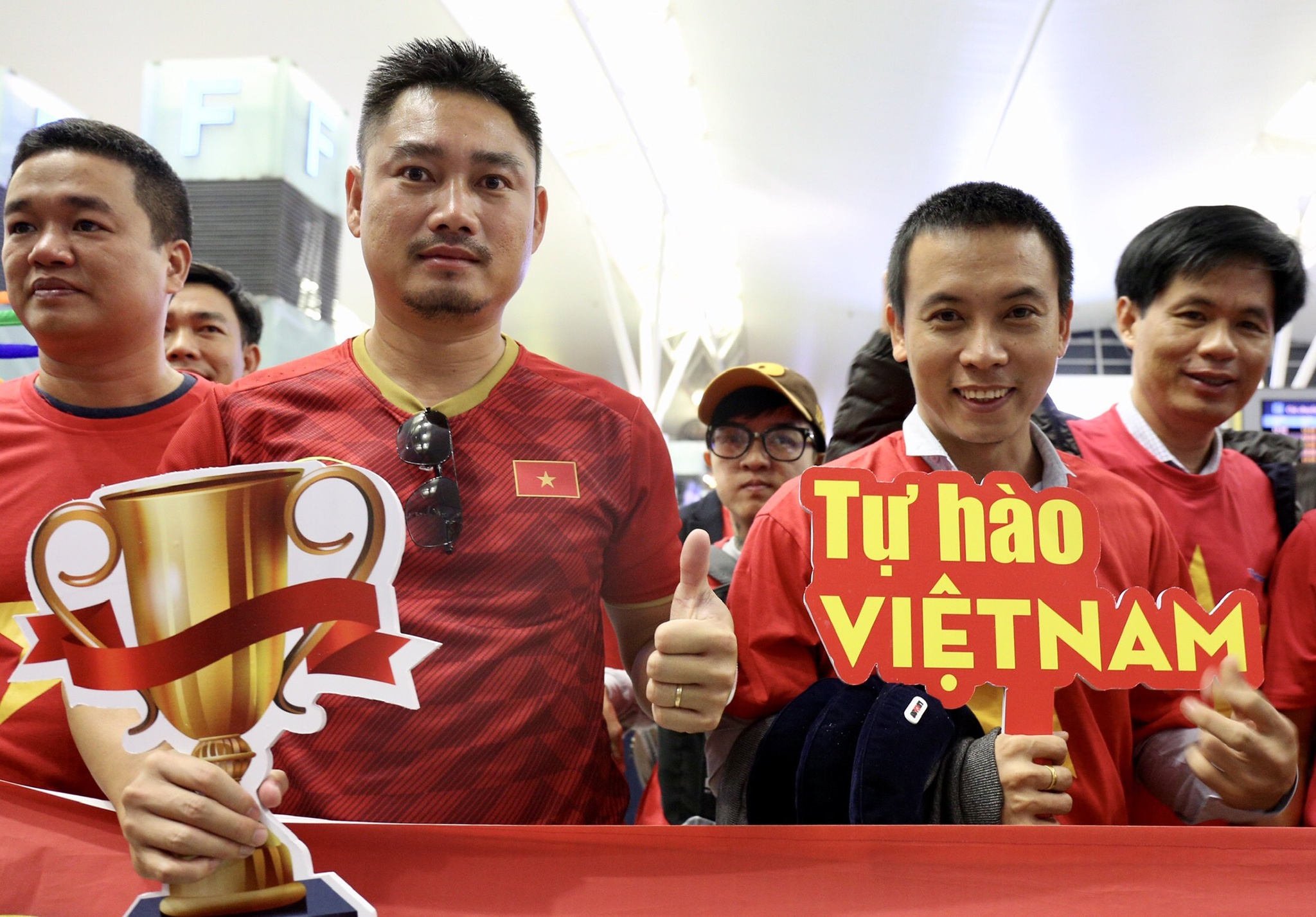 co dong vien len duong xem tran tu ket Asian Cup anh 7