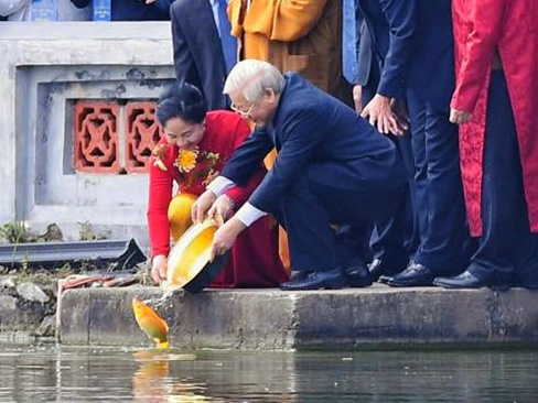 Tong bi thu, Chu tich nuoc tha ca chep tien Tao quan hinh anh