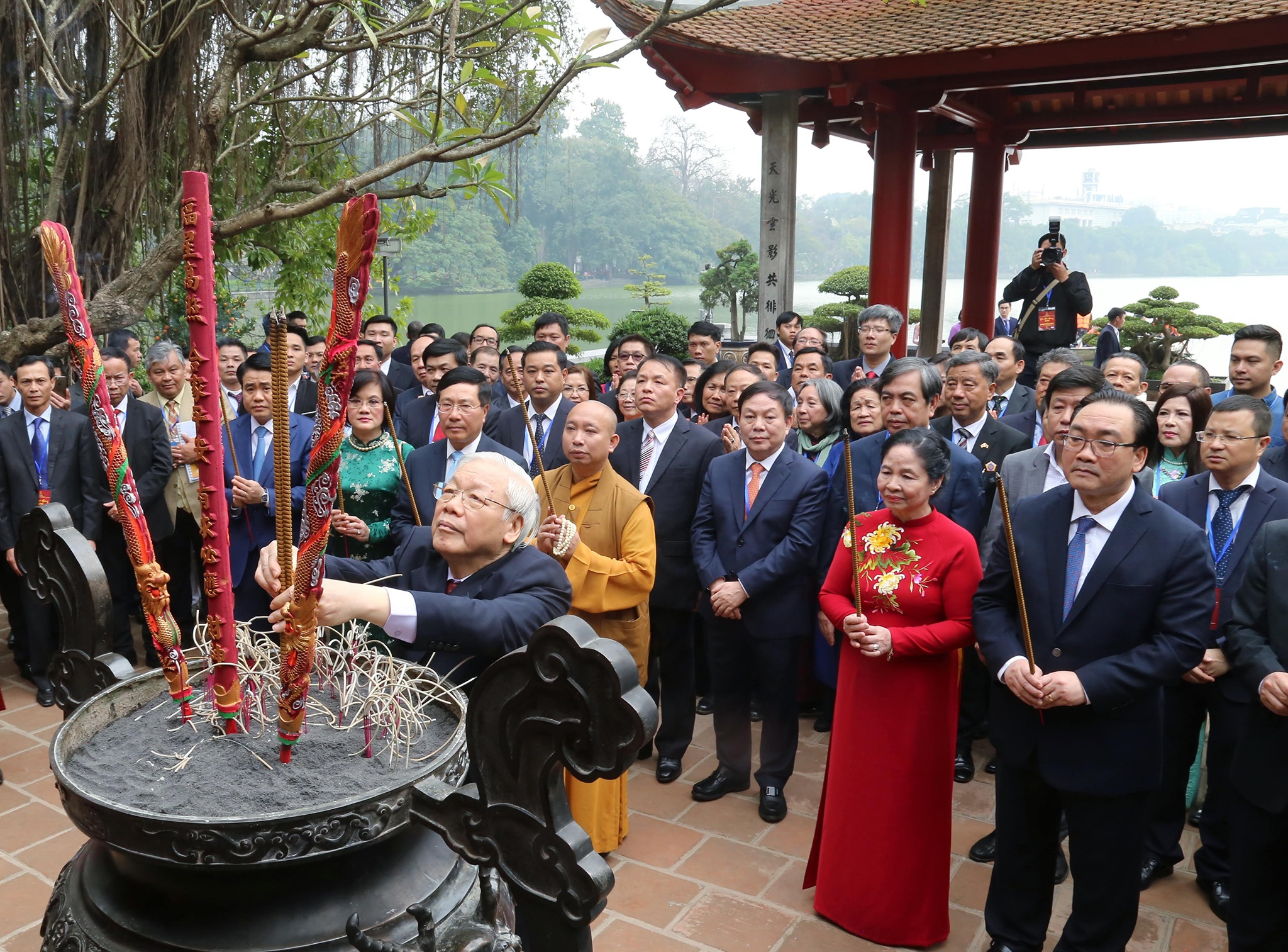 Tong bi thu tha ca chep tien Tao quan anh 3