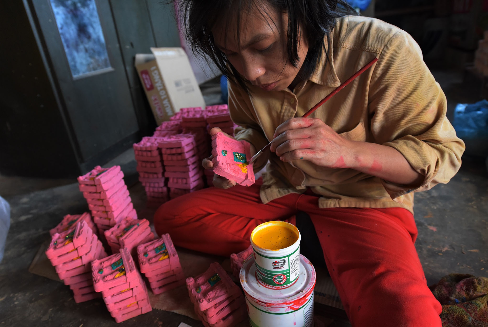 Doc dao nghe lam ong Tao dat lau doi o Hue hinh anh