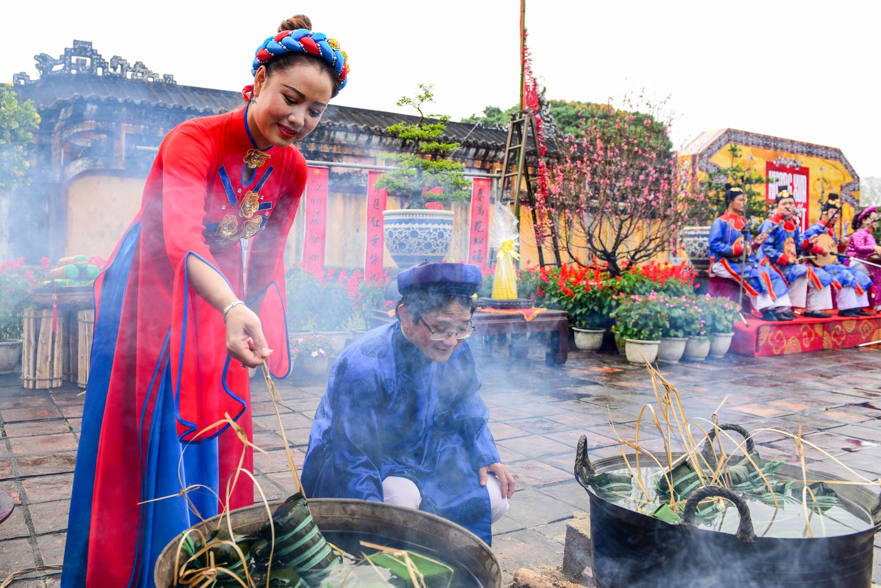 Canh goi banh kieu cung dinh xua o co do Hue hinh anh