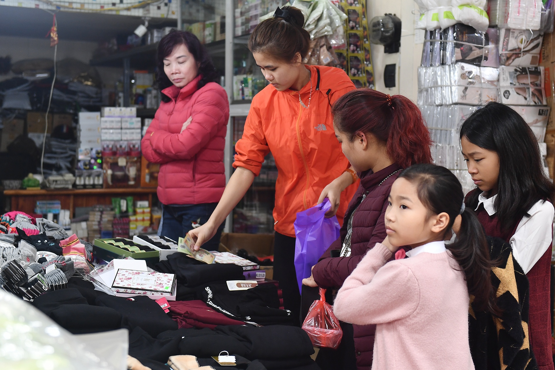 mua sam Tet Nguyen dan tren pho co anh 9