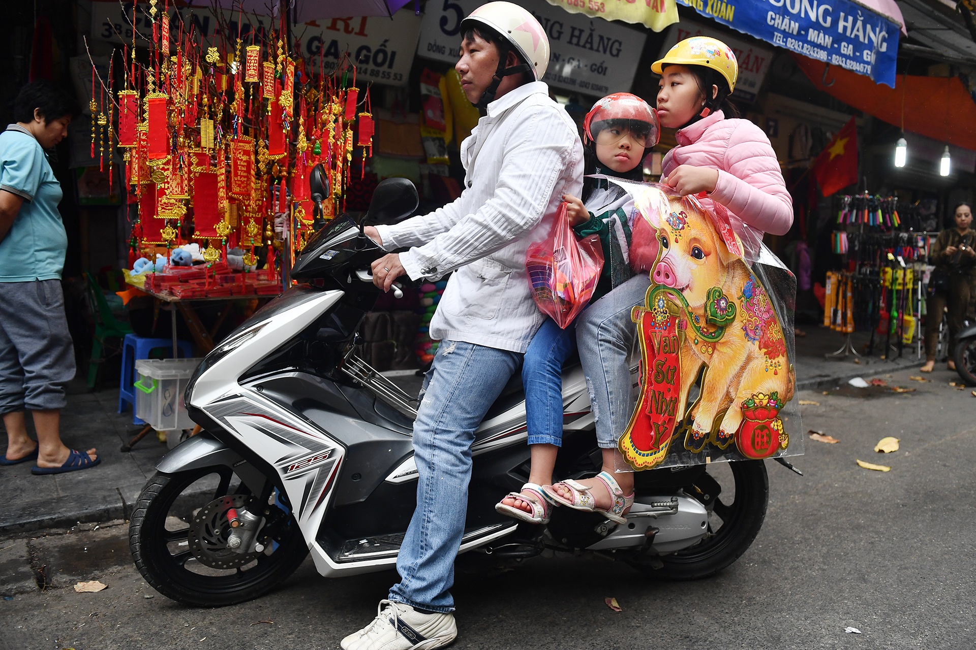 mua sam Tet Nguyen dan tren pho co anh 16