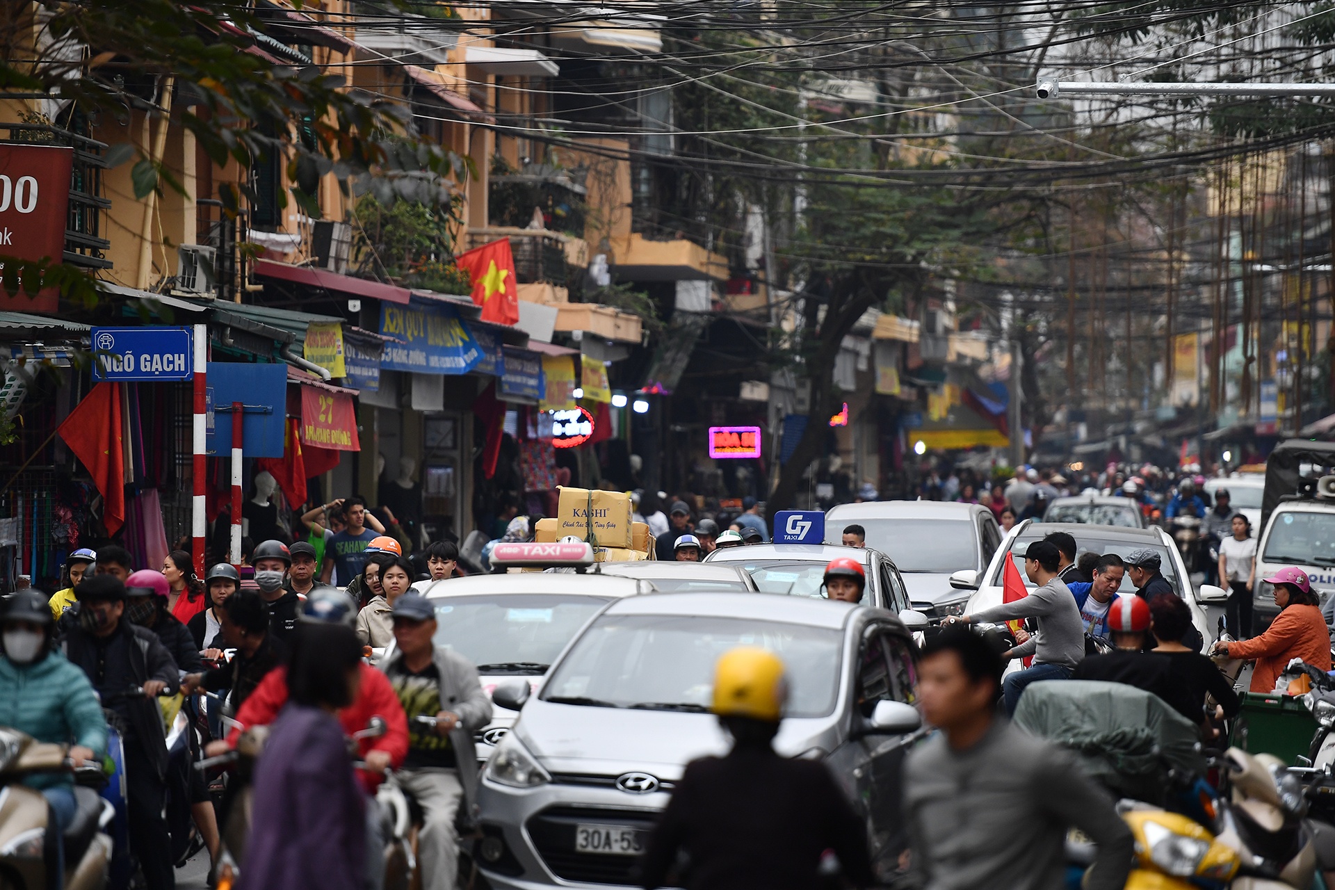 mua sam Tet Nguyen dan tren pho co anh 5