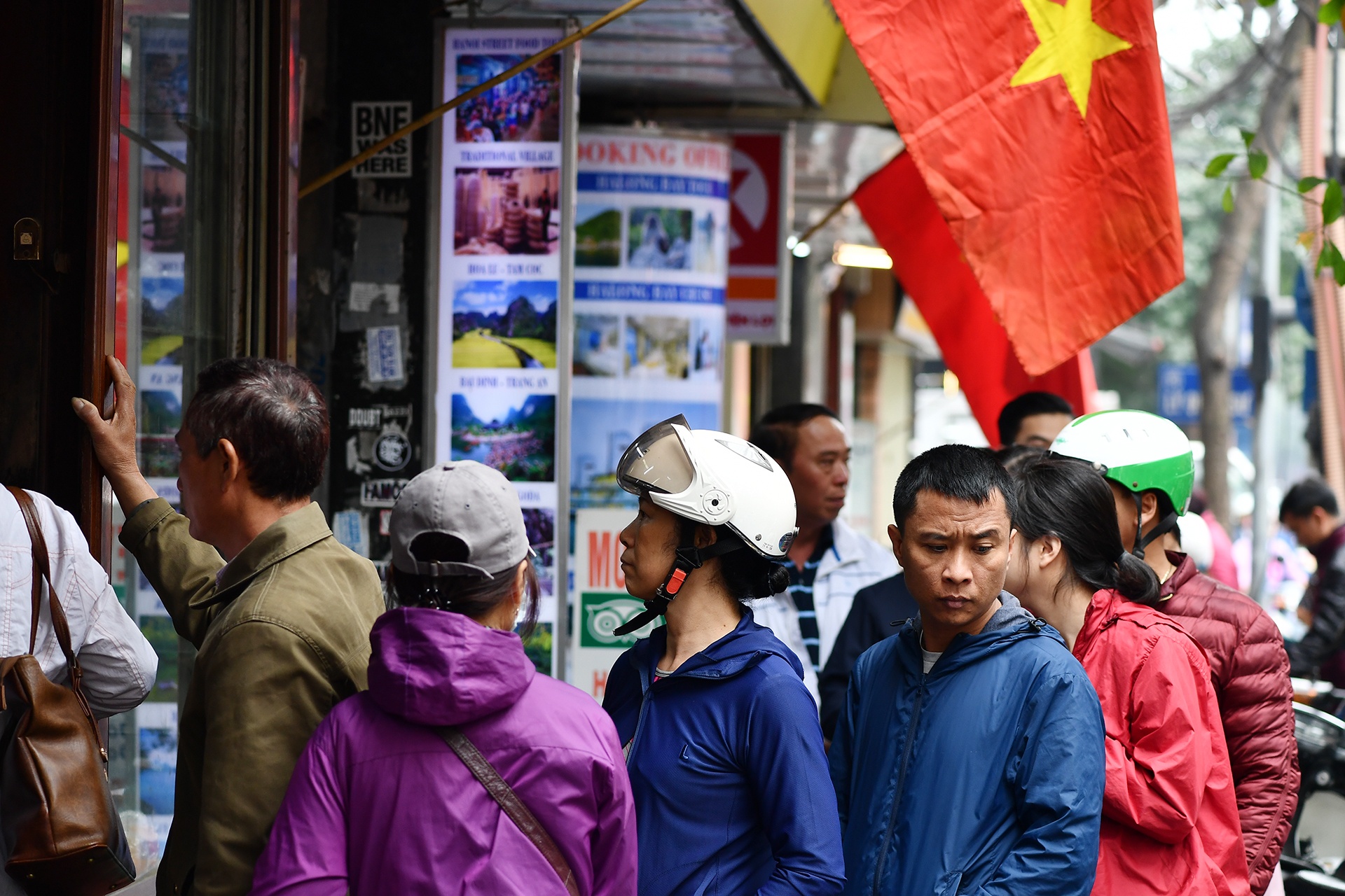 mua sam Tet Nguyen dan tren pho co anh 4