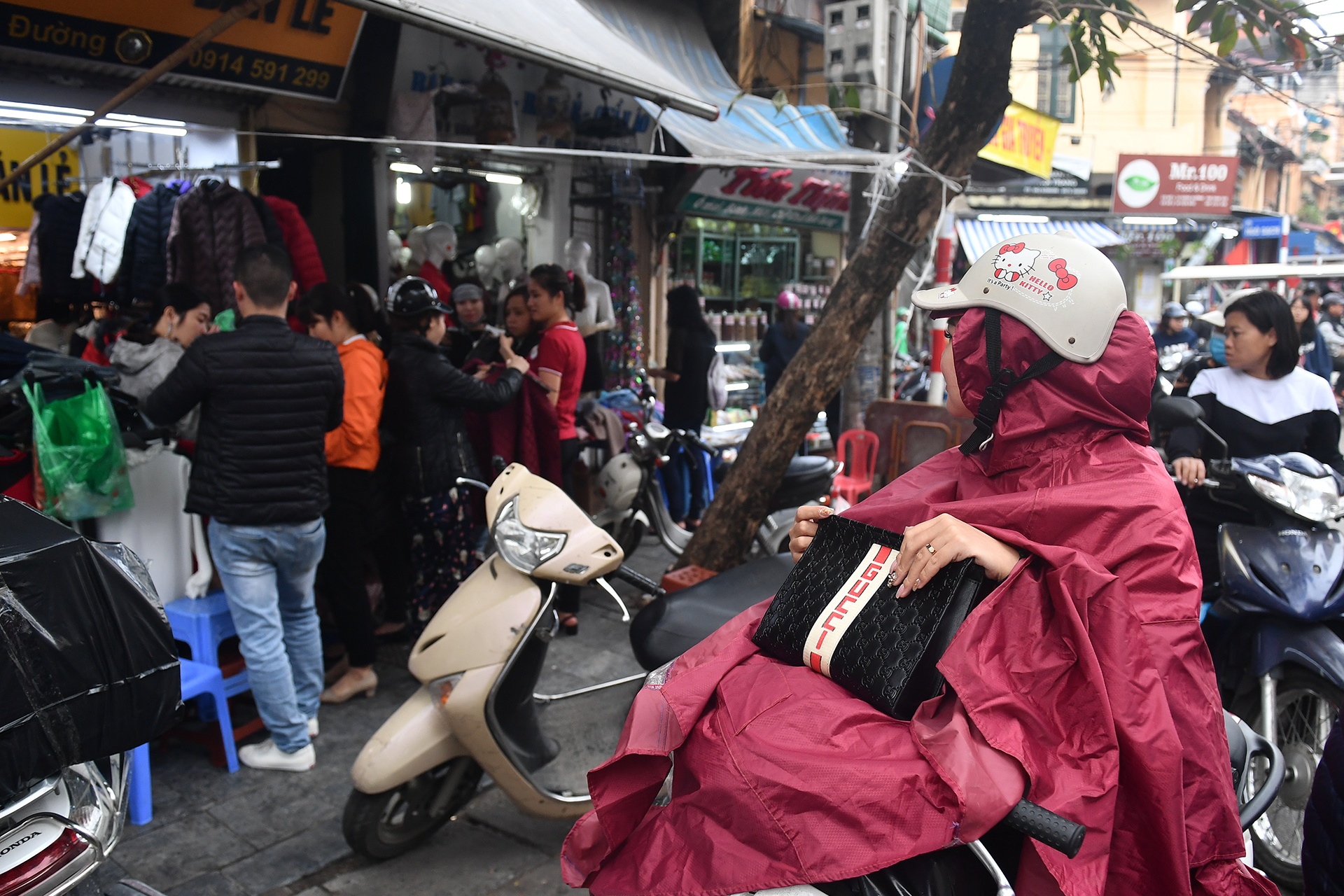 mua sam Tet Nguyen dan tren pho co anh 6