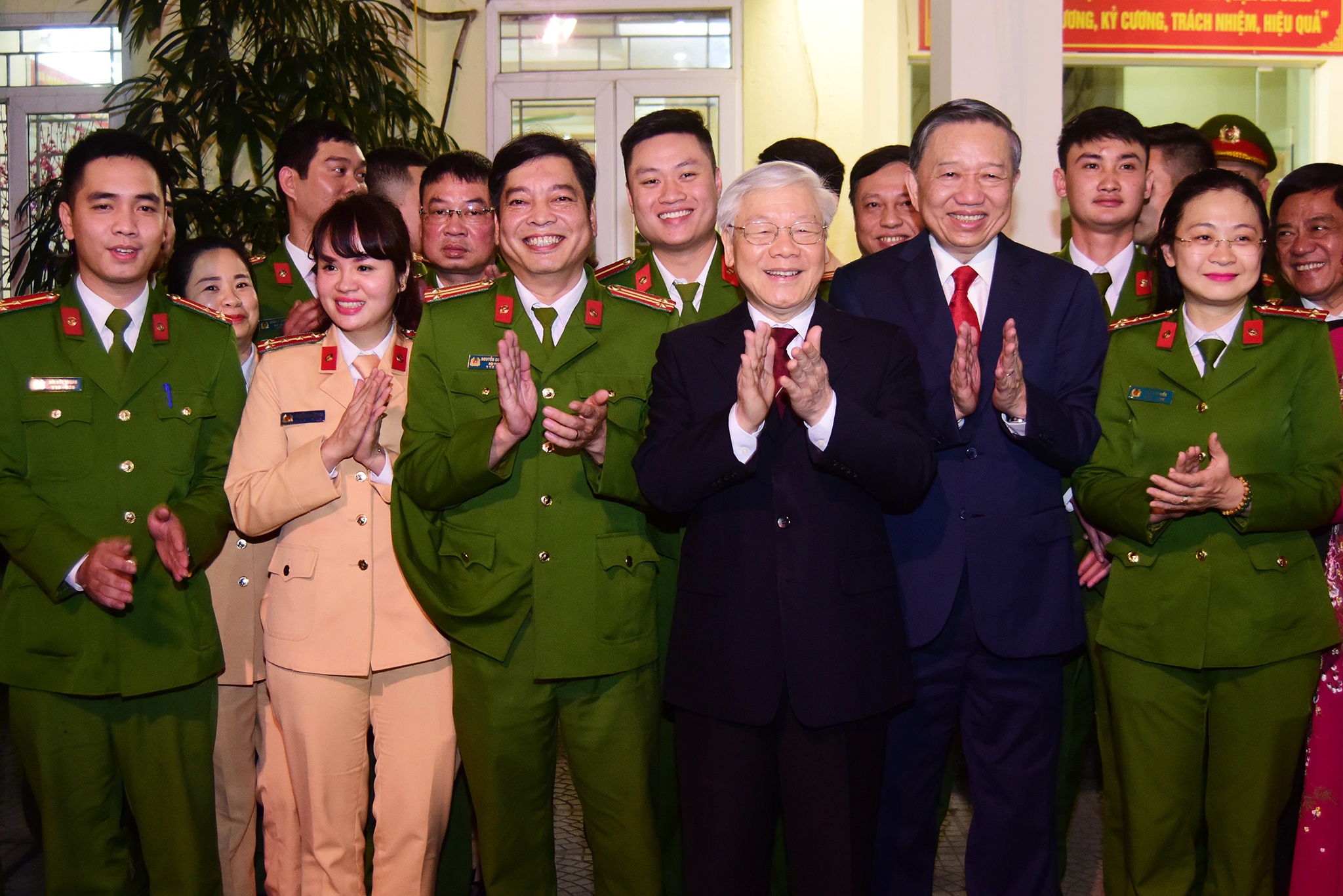 Tong bi thu Nguyen Phu Trong chuc Tet anh 2