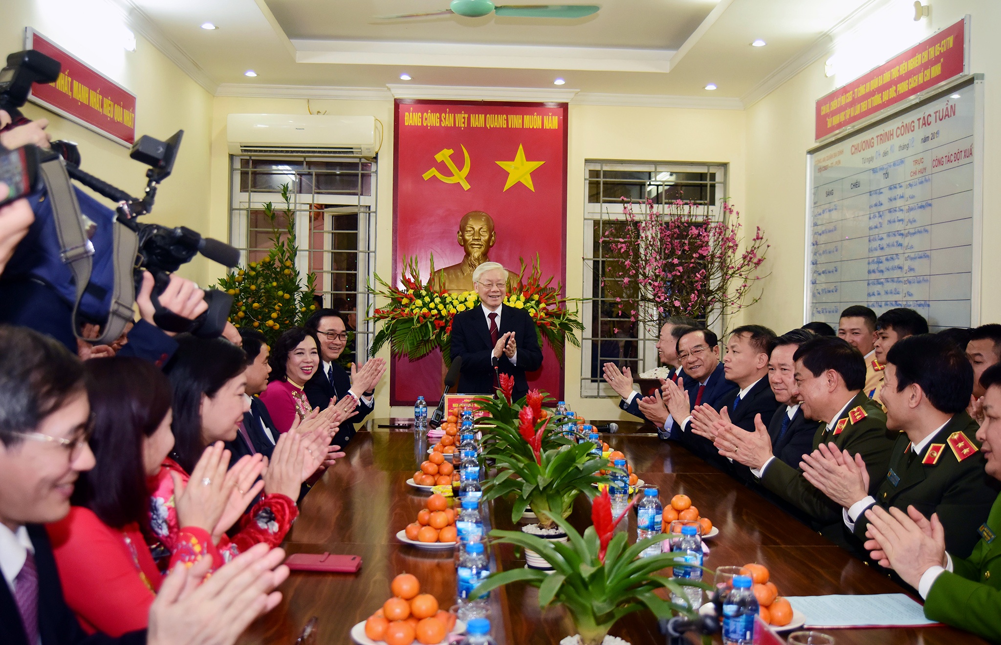 Tong bi thu Nguyen Phu Trong chuc Tet anh 1