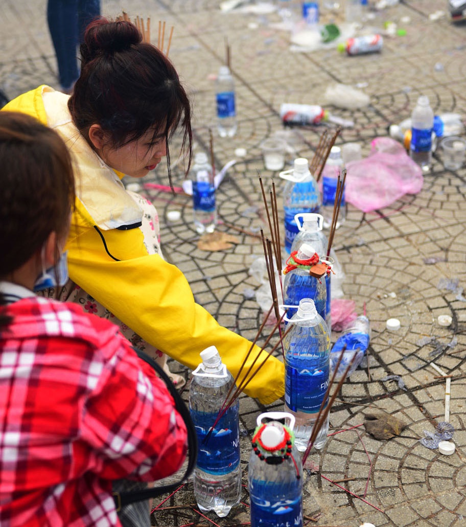 Đi lễ ngày Tết ảnh 4 Di le ngay Tet anh 4