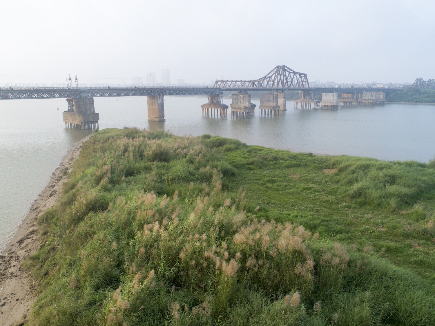 canh dep tren cac cay cau o Ha Noi ngay Tet anh 18