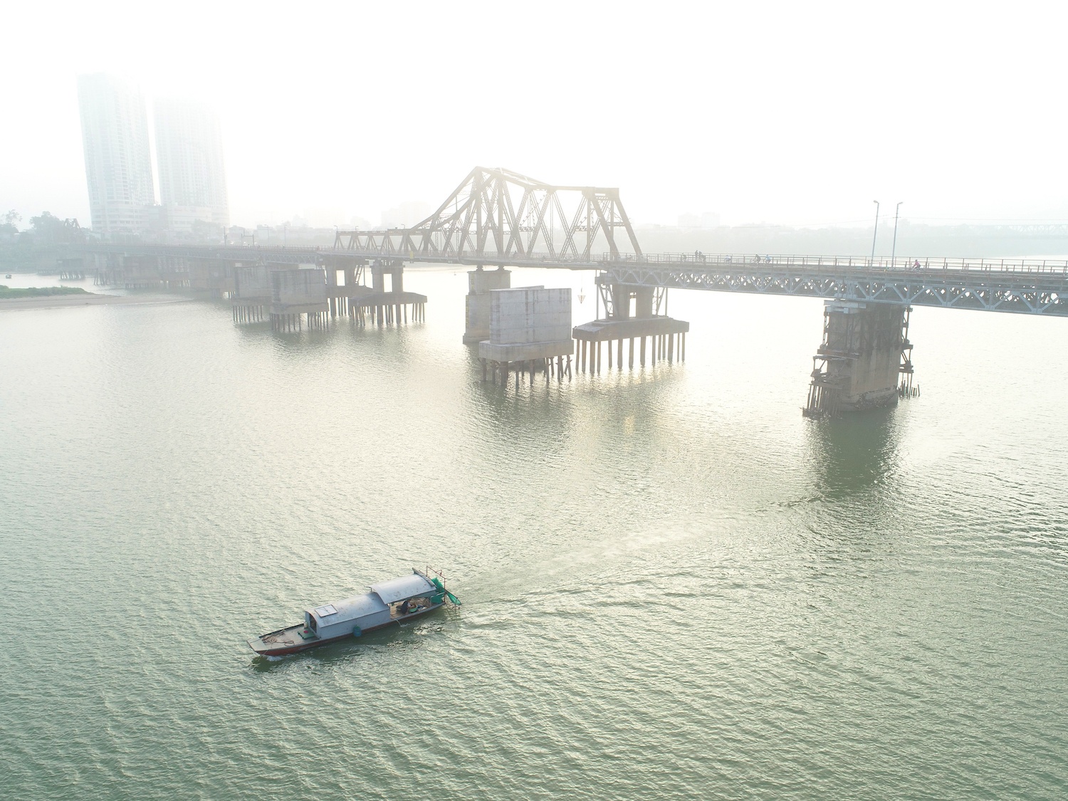 canh dep tren cac cay cau o Ha Noi ngay Tet anh 15