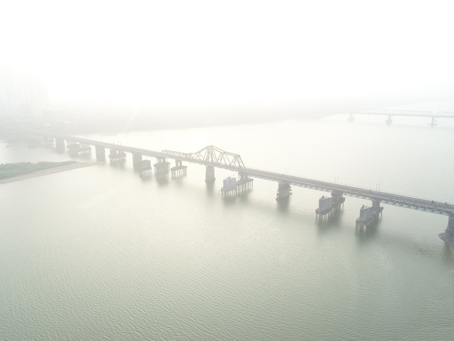 canh dep tren cac cay cau o Ha Noi ngay Tet anh 19