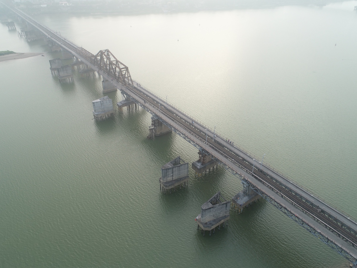 canh dep tren cac cay cau o Ha Noi ngay Tet anh 20