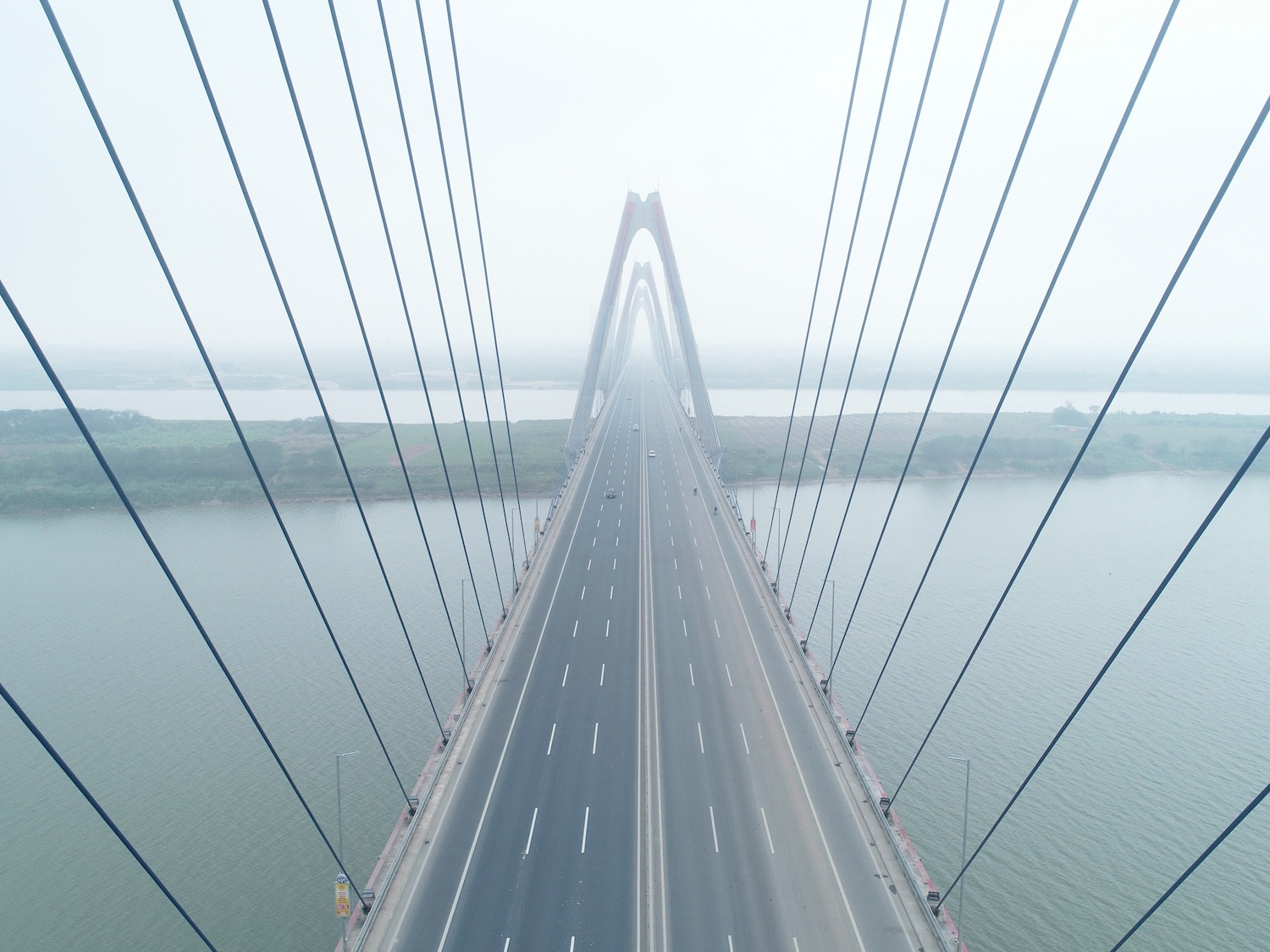 canh dep tren cac cay cau o Ha Noi ngay Tet anh 1