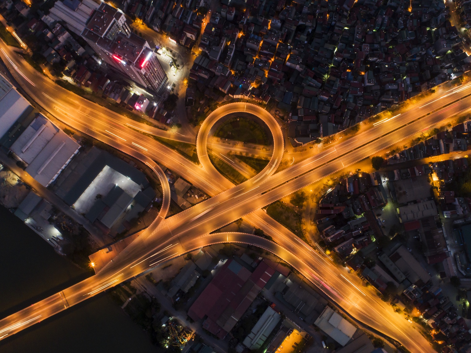 canh dep tren cac cay cau o Ha Noi ngay Tet anh 35