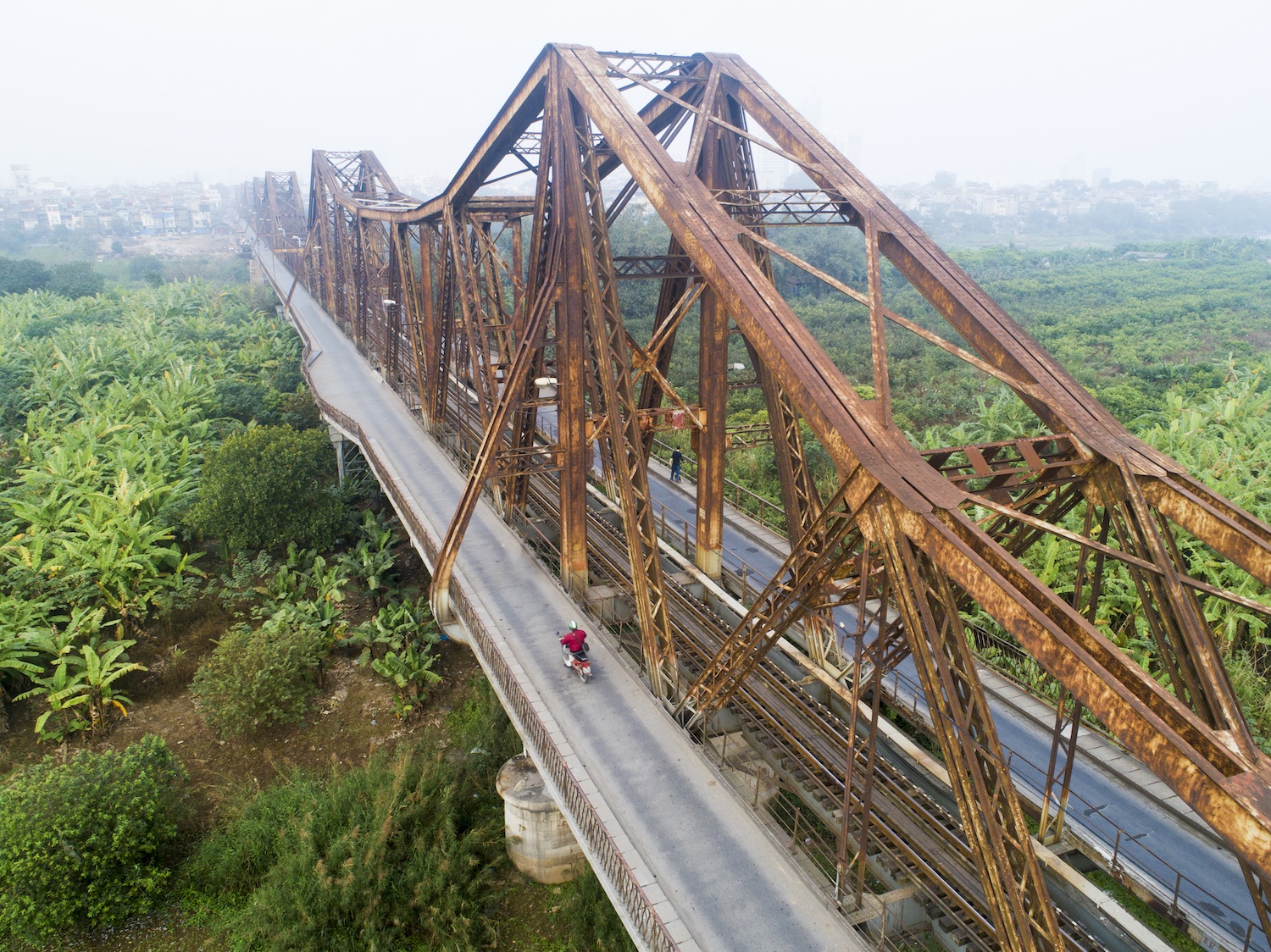 canh dep tren cac cay cau o Ha Noi ngay Tet anh 27