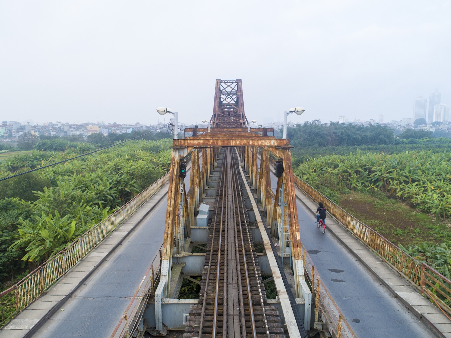 canh dep tren cac cay cau o Ha Noi ngay Tet anh 25