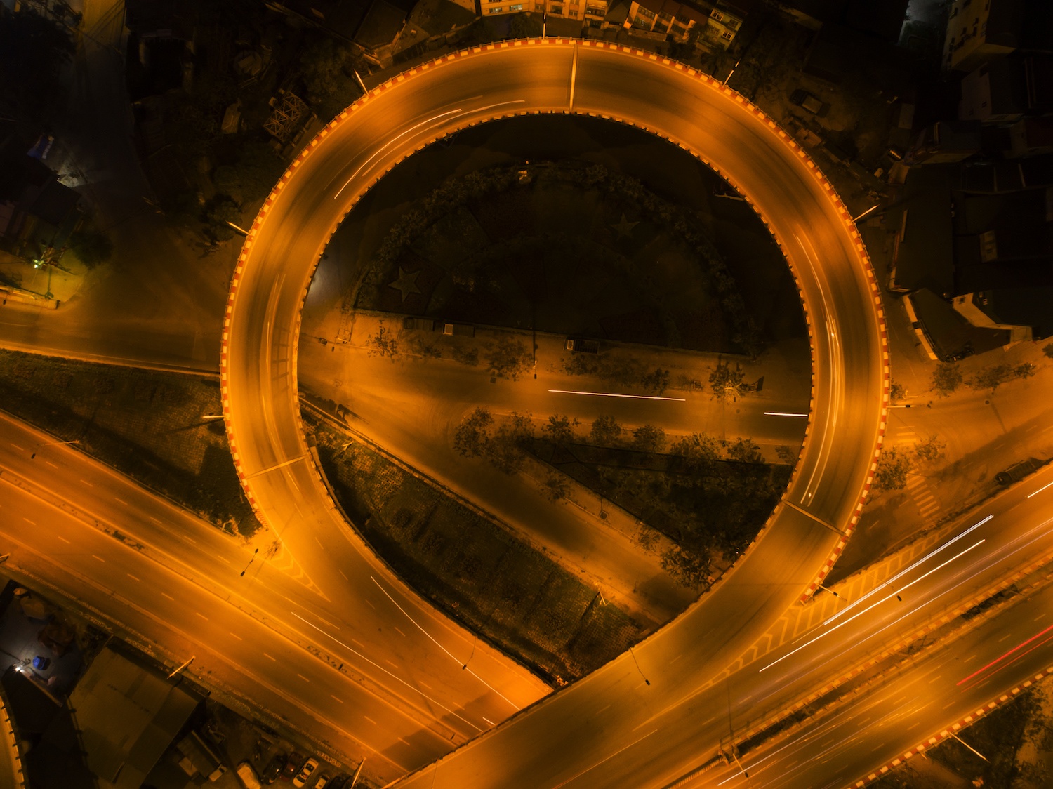 canh dep tren cac cay cau o Ha Noi ngay Tet anh 38