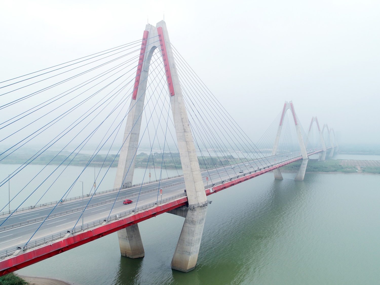 canh dep tren cac cay cau o Ha Noi ngay Tet anh 12