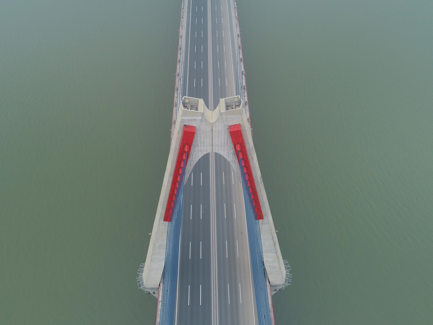 canh dep tren cac cay cau o Ha Noi ngay Tet anh 4