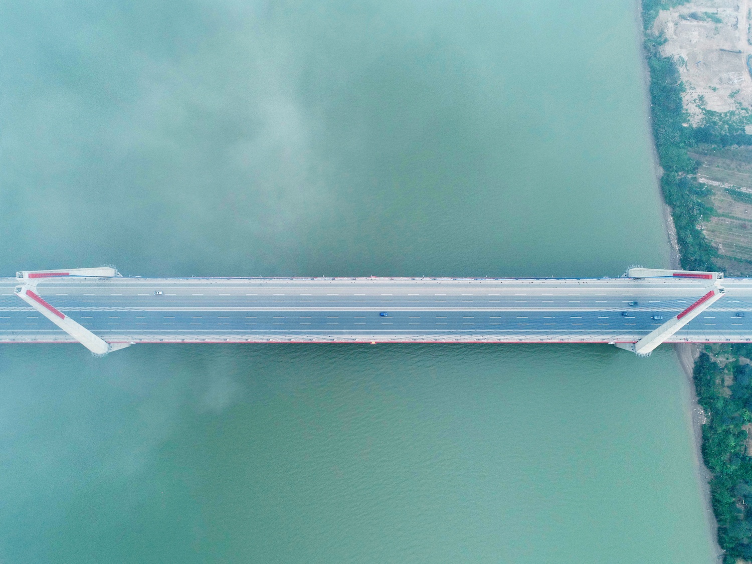 canh dep tren cac cay cau o Ha Noi ngay Tet anh 2