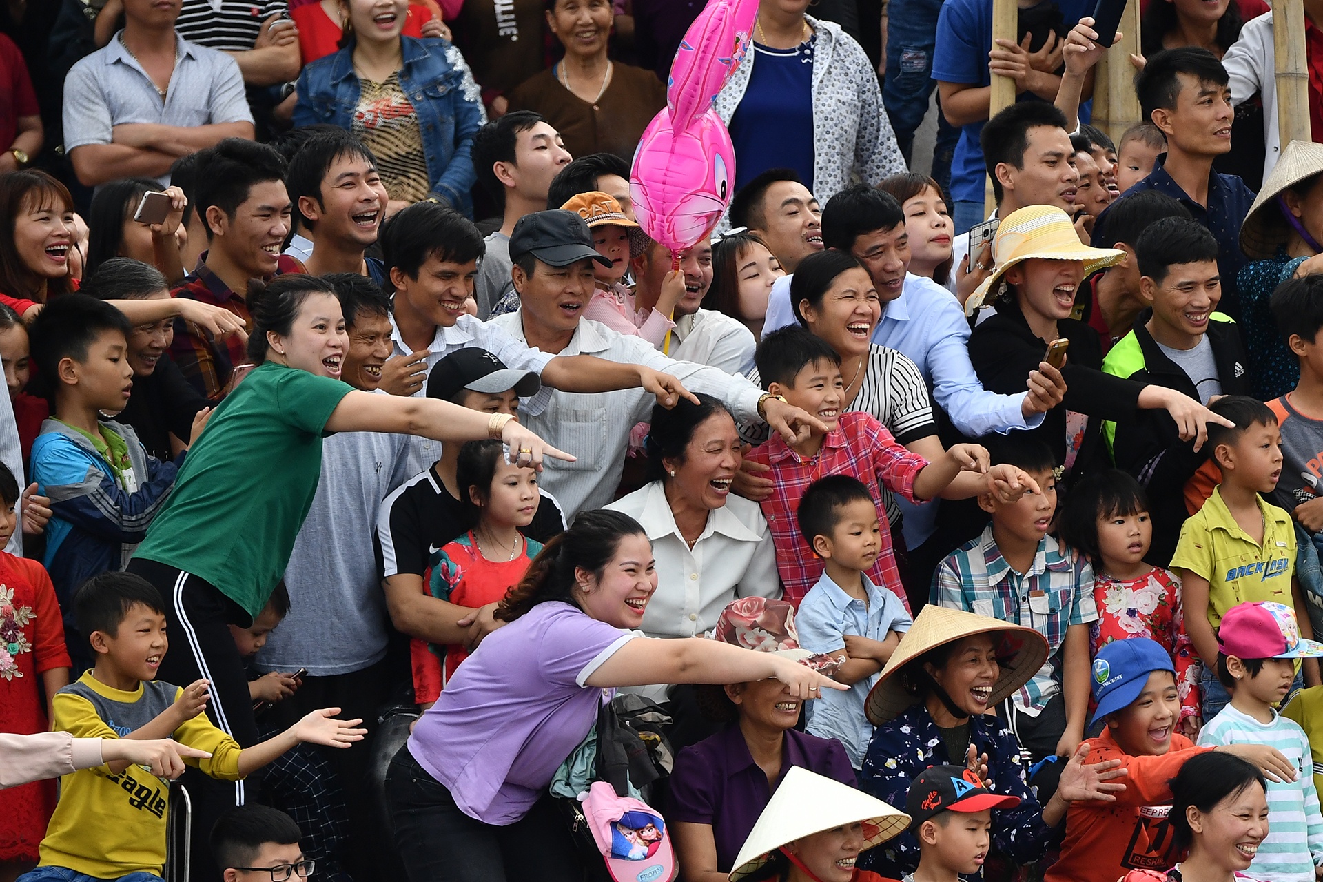 nau com bat vit tren thuyen o hoi Bach Hao anh 12