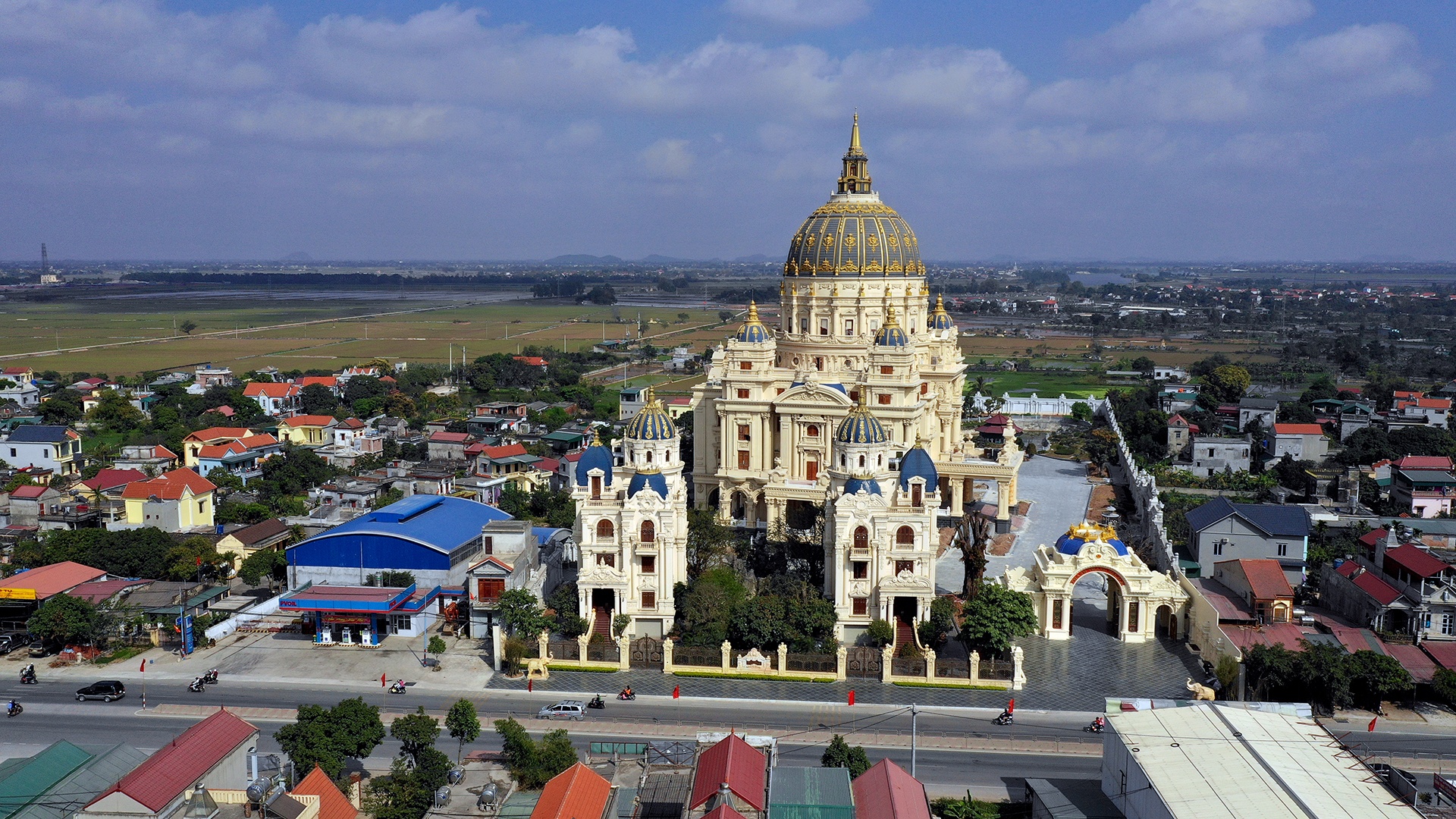 toa lau dai o Gia Vien Ninh Binh anh 1