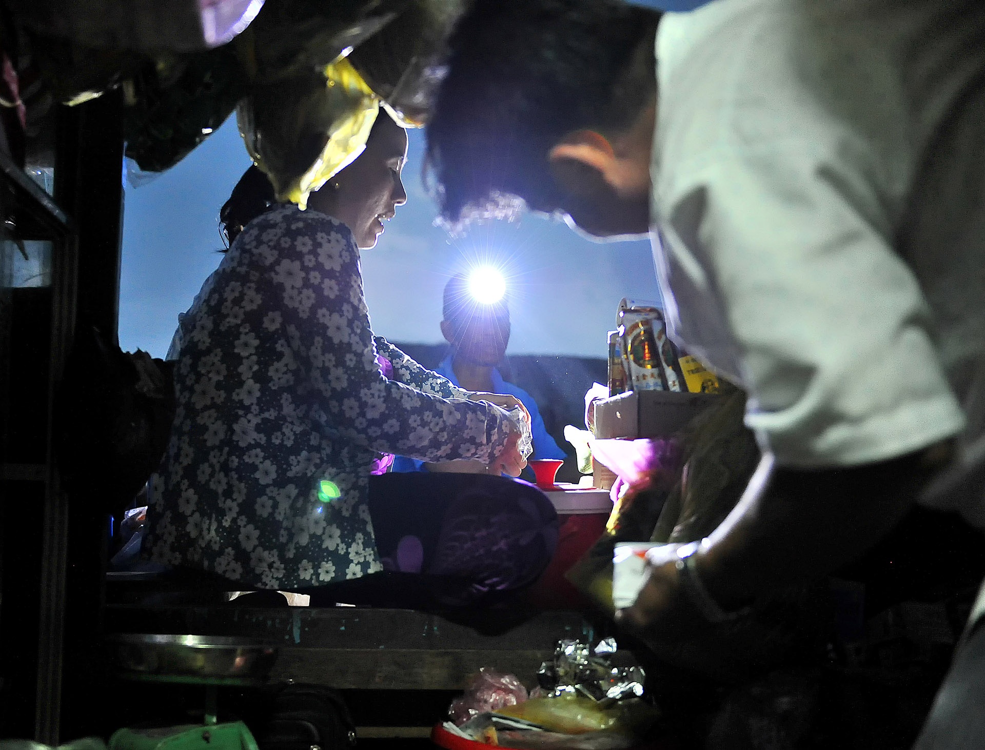 tiem tap hoa di dong o mien Tay anh 11