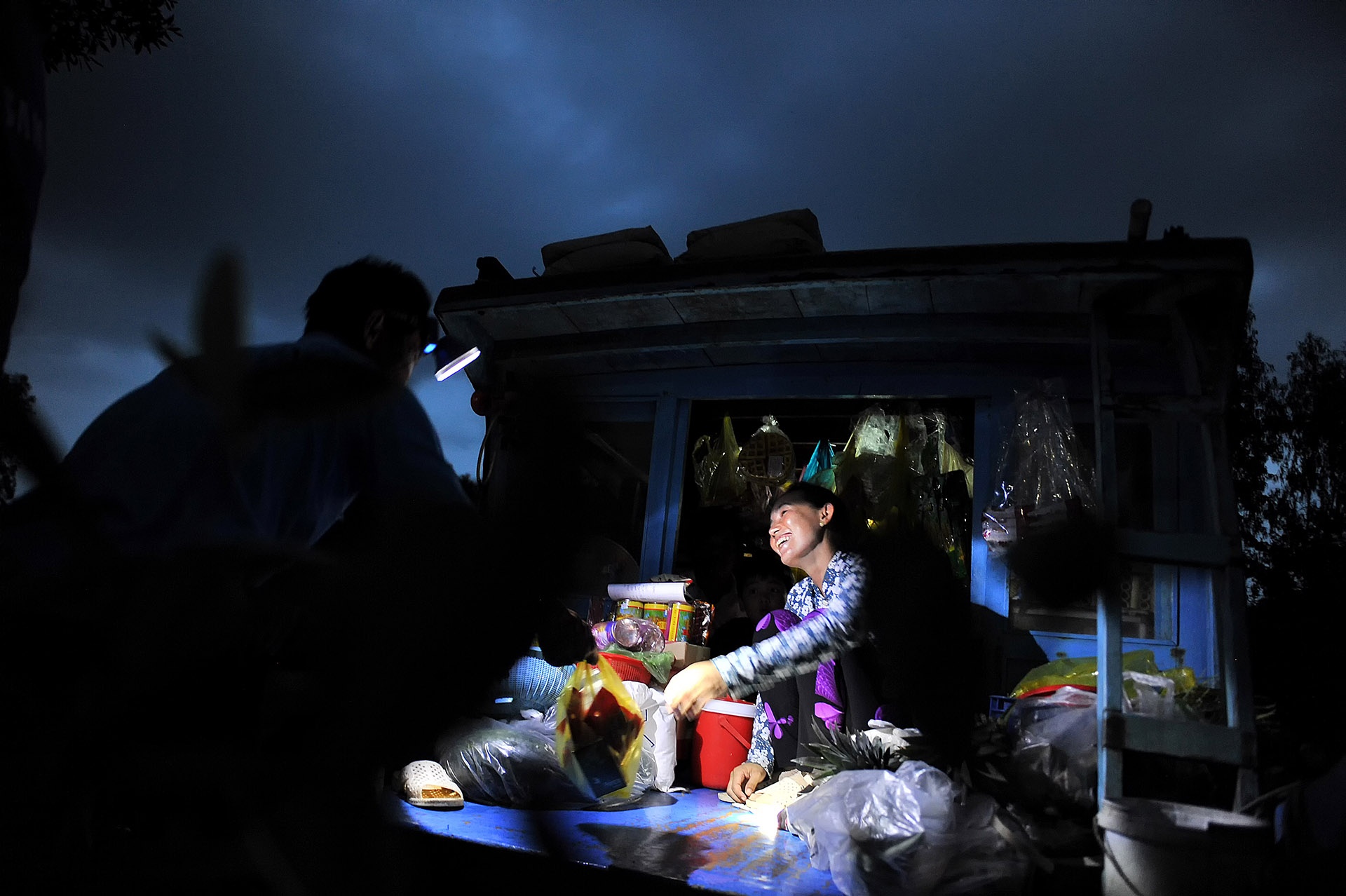 tiem tap hoa di dong o mien Tay anh 12