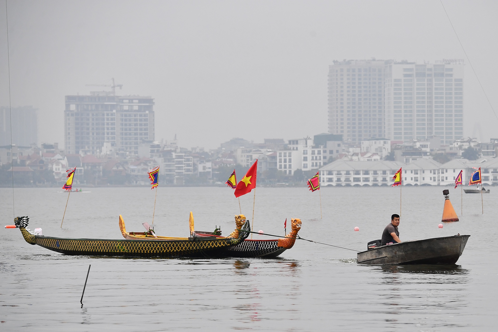 dua boi chai thuyen rong o ho Tay anh 7