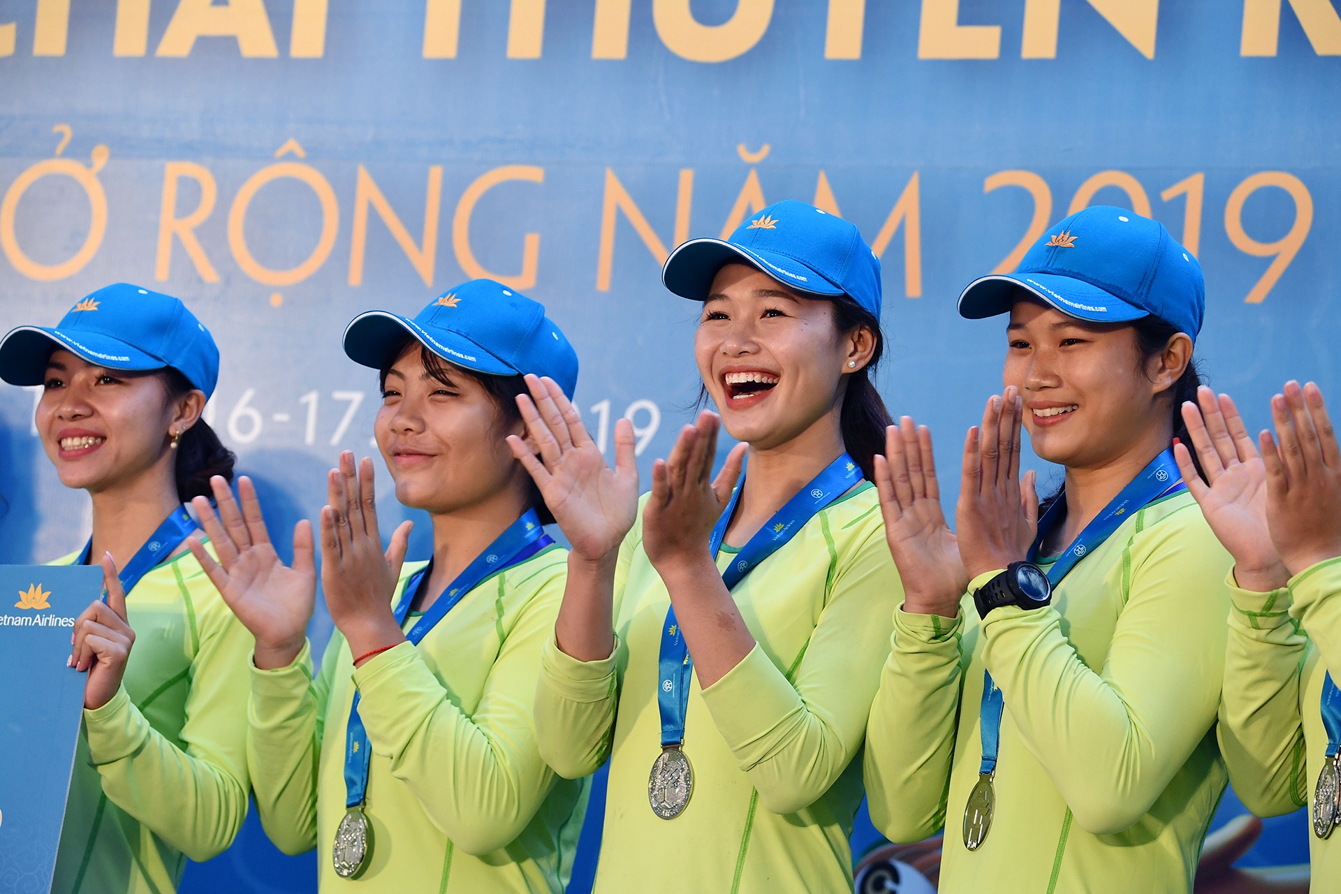 người đẹp xứ trà đua thuyền rồng hồ Tây ảnh 10 nguoi dep xu tra dua thuyen rong ho Tay anh 10