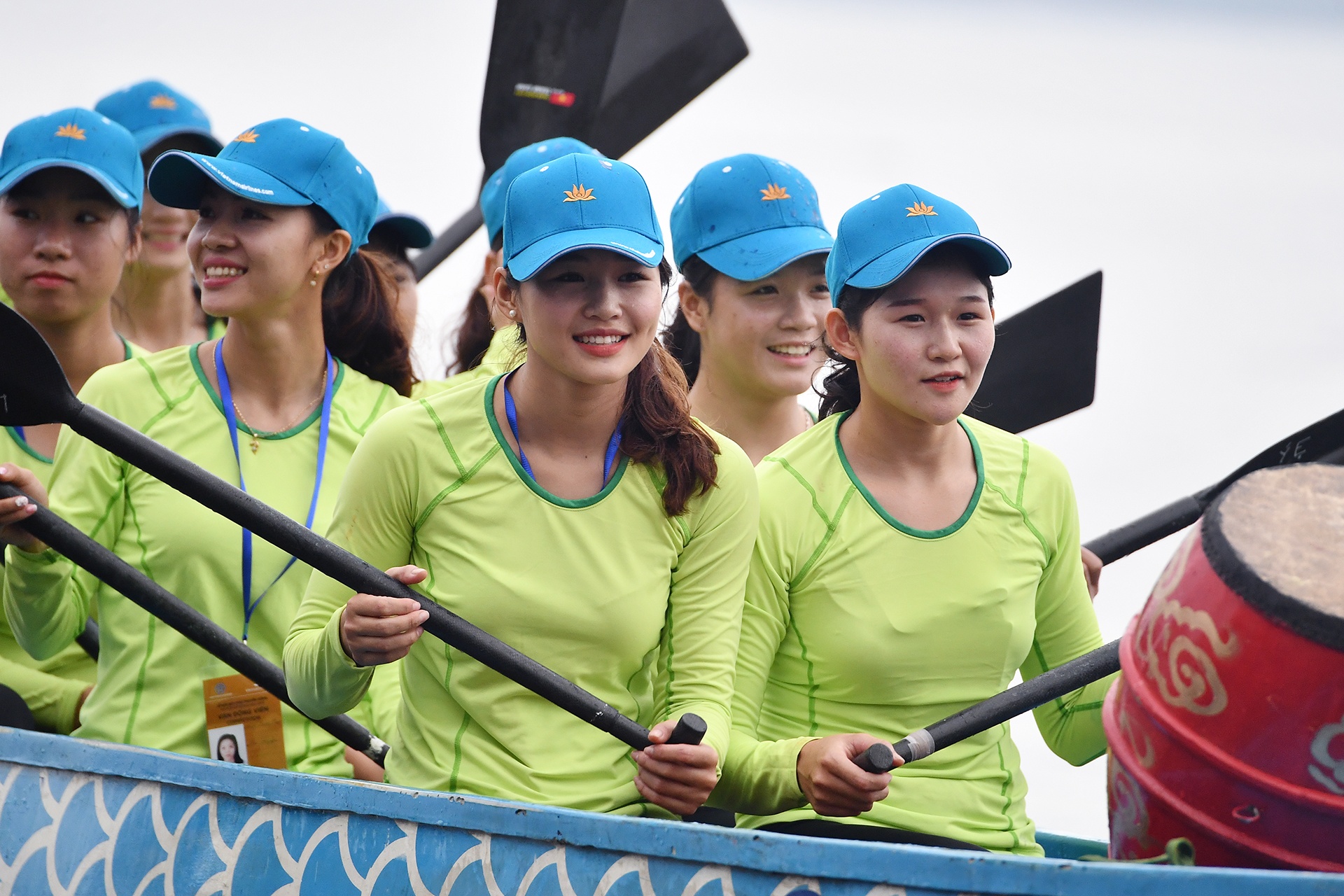 người đẹp xứ trà đua thuyền rồng hồ Tây ảnh 3 nguoi dep xu tra dua thuyen rong ho Tay anh 3