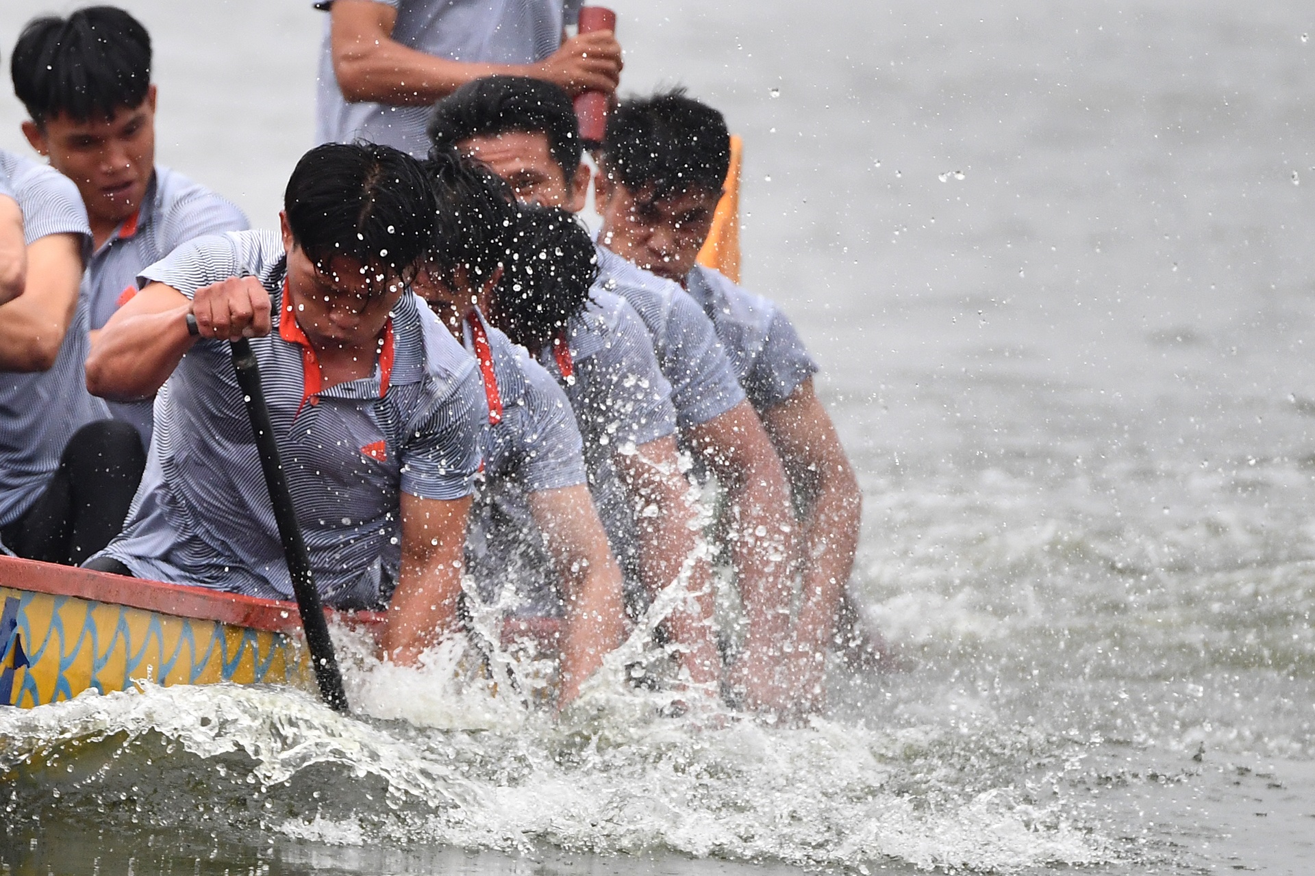 dua boi chai thuyen rong o ho Tay anh 11