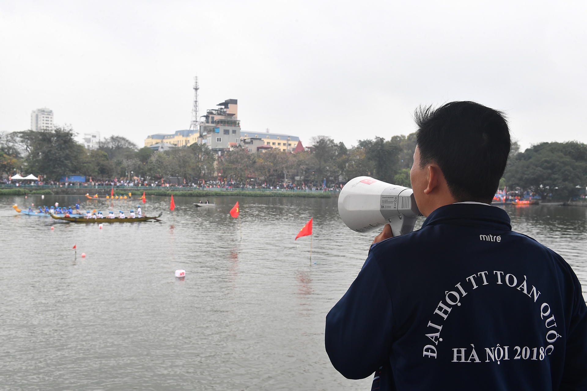 dua boi chai thuyen rong o ho Tay anh 6