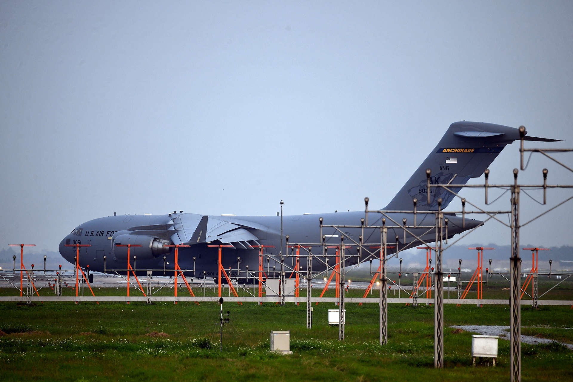 C-17 san bay noi bai anh 9