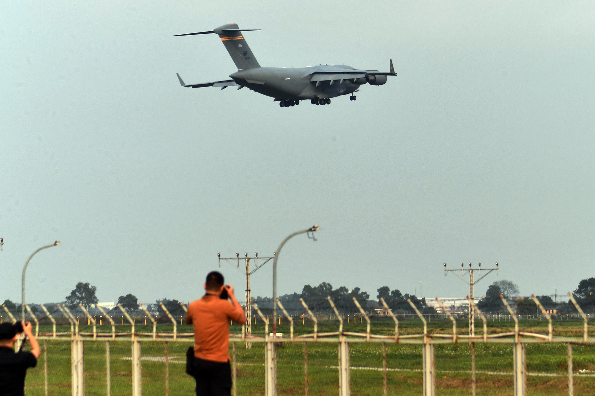 C-17 san bay noi bai anh 4