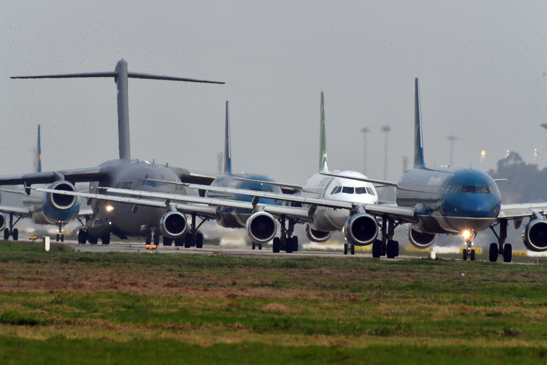C-17 san bay noi bai anh 7