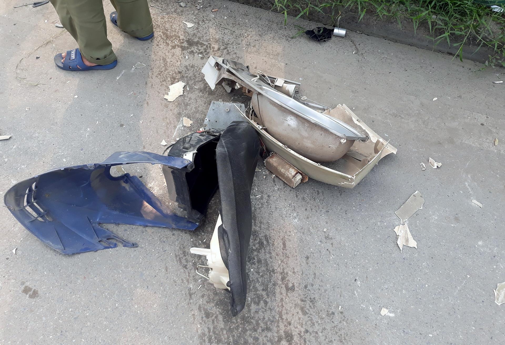 oto lao vao xe may o nga tu xuan thuy anh 6