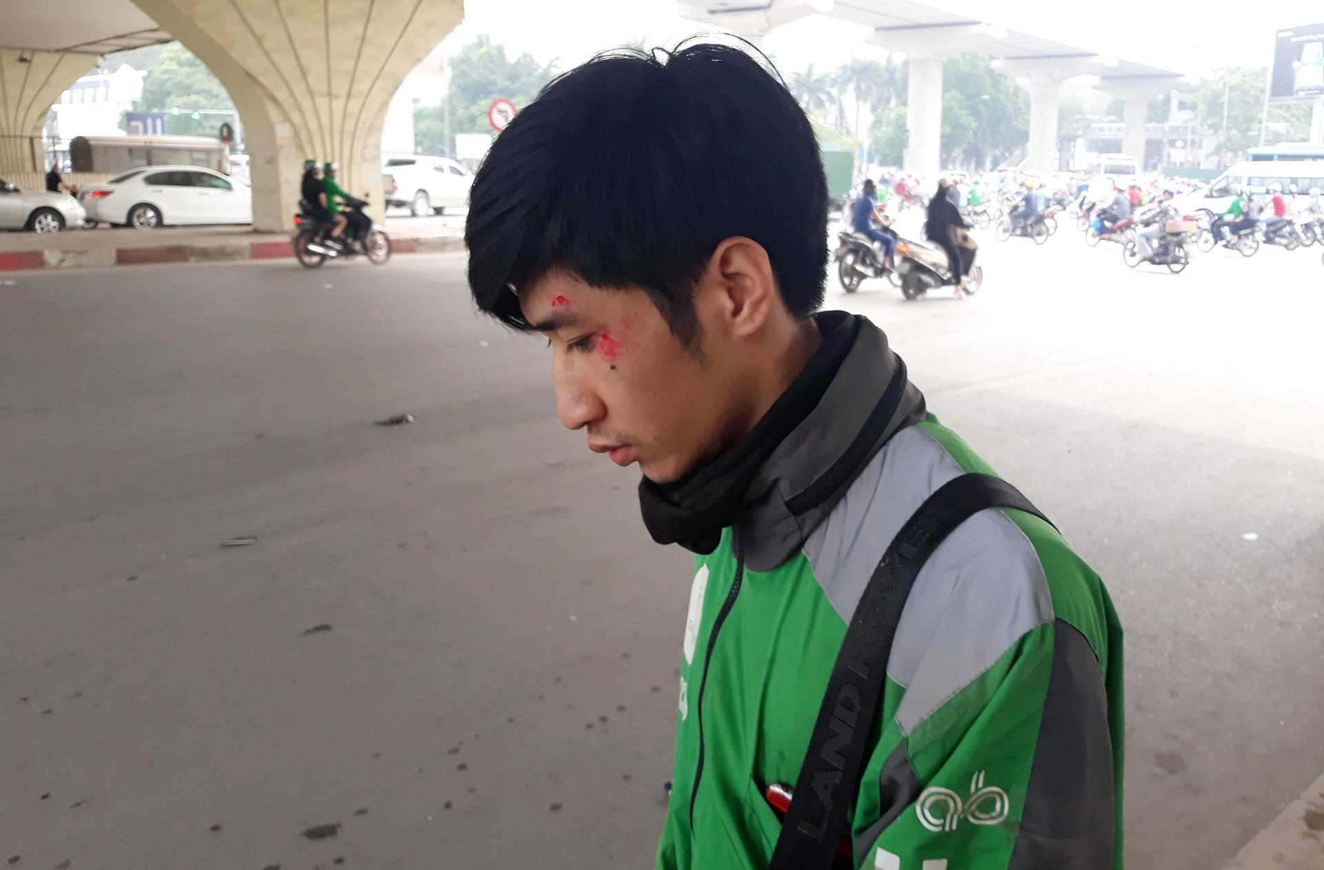 oto lao vao xe may o nga tu xuan thuy anh 7