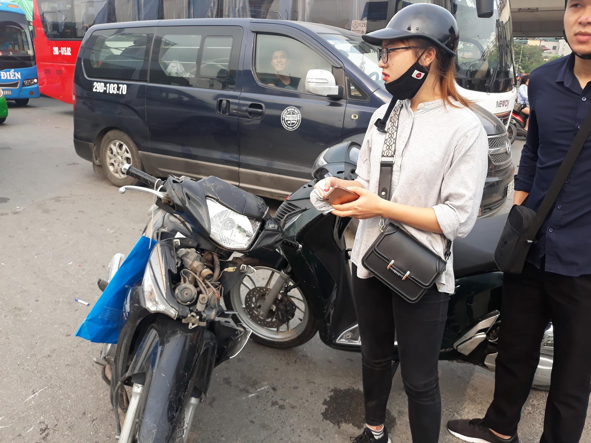 oto lao vao xe may o nga tu xuan thuy anh 3