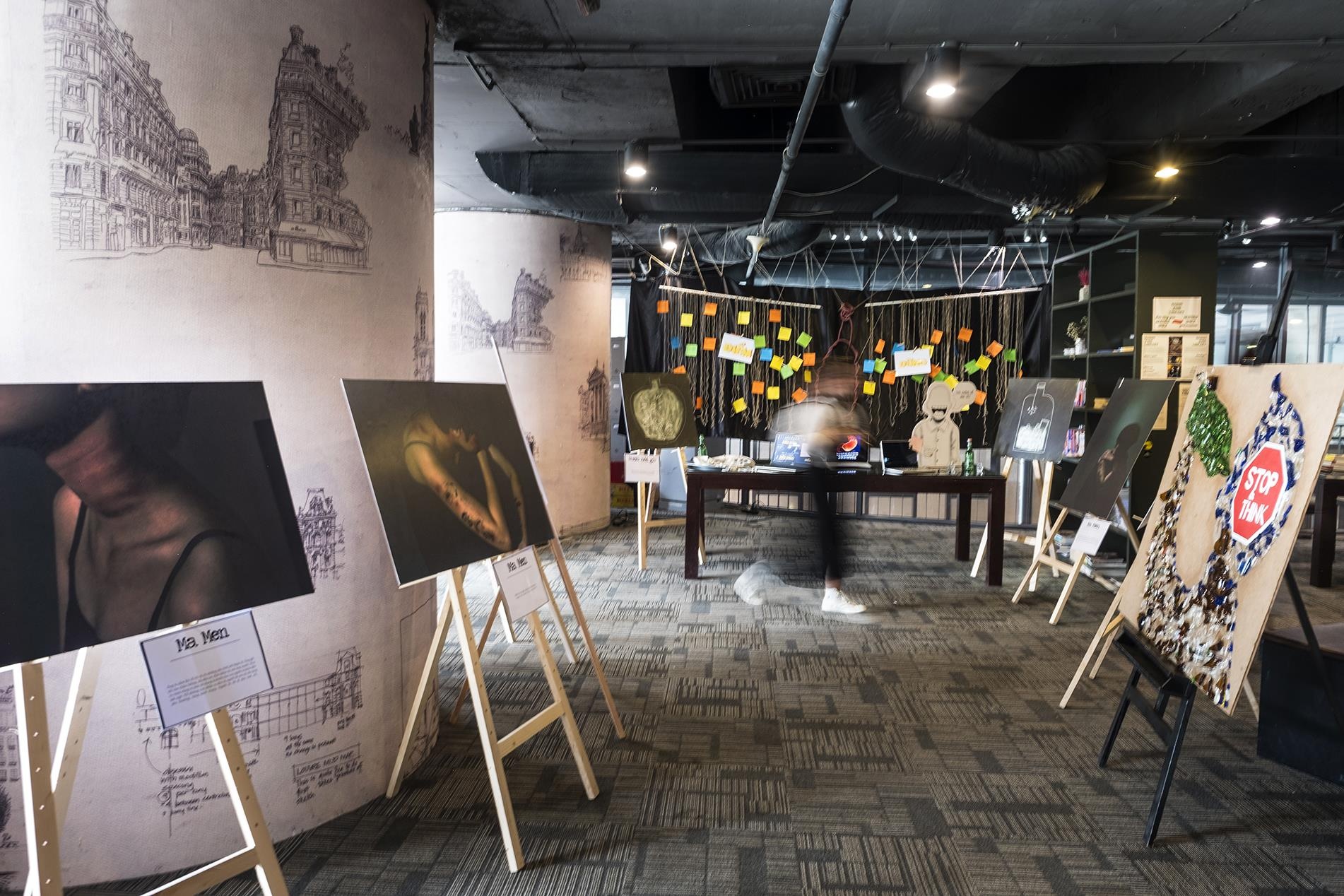 trien lam tac hai cua ruou anh 1