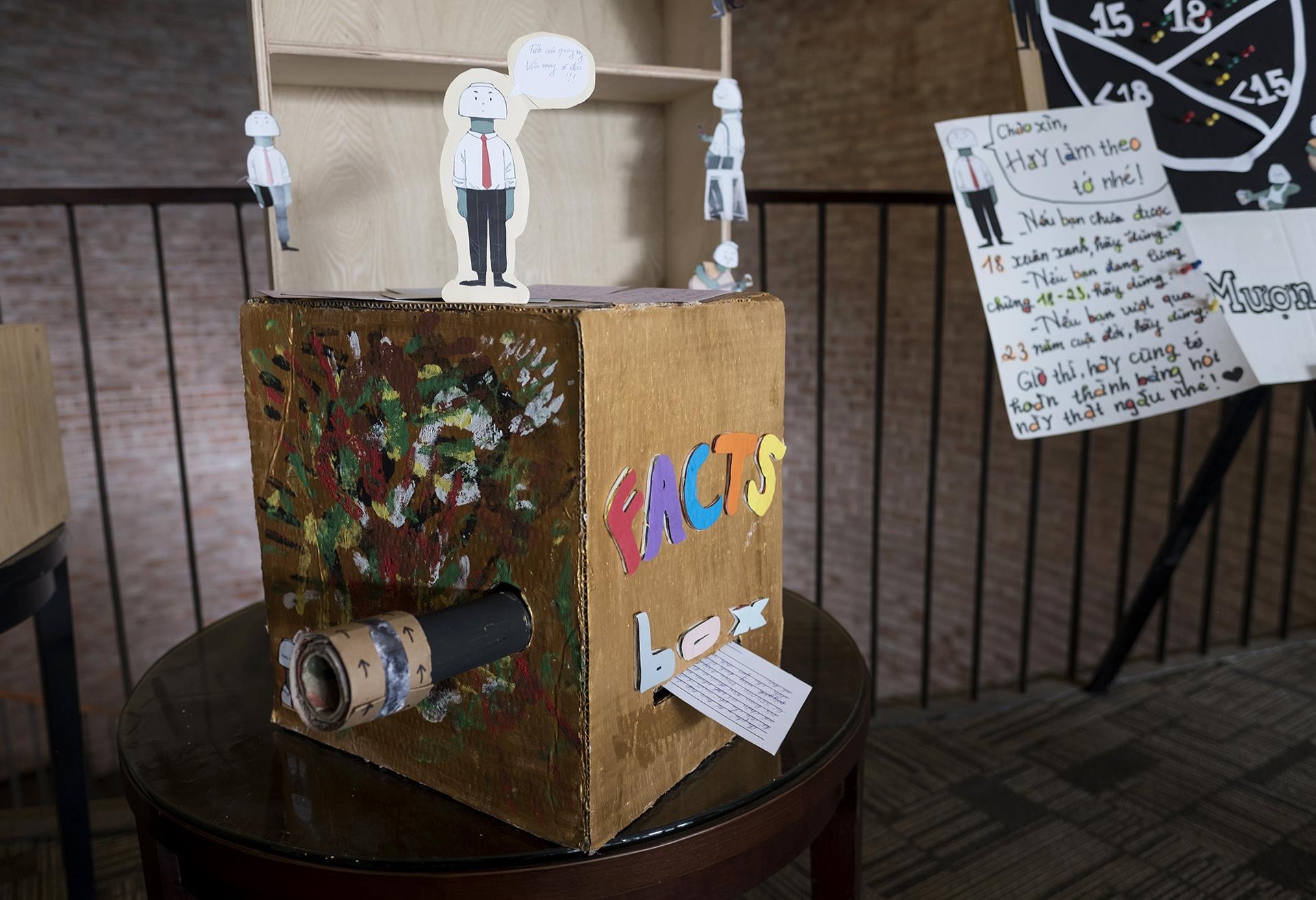 trien lam tac hai cua ruou anh 13