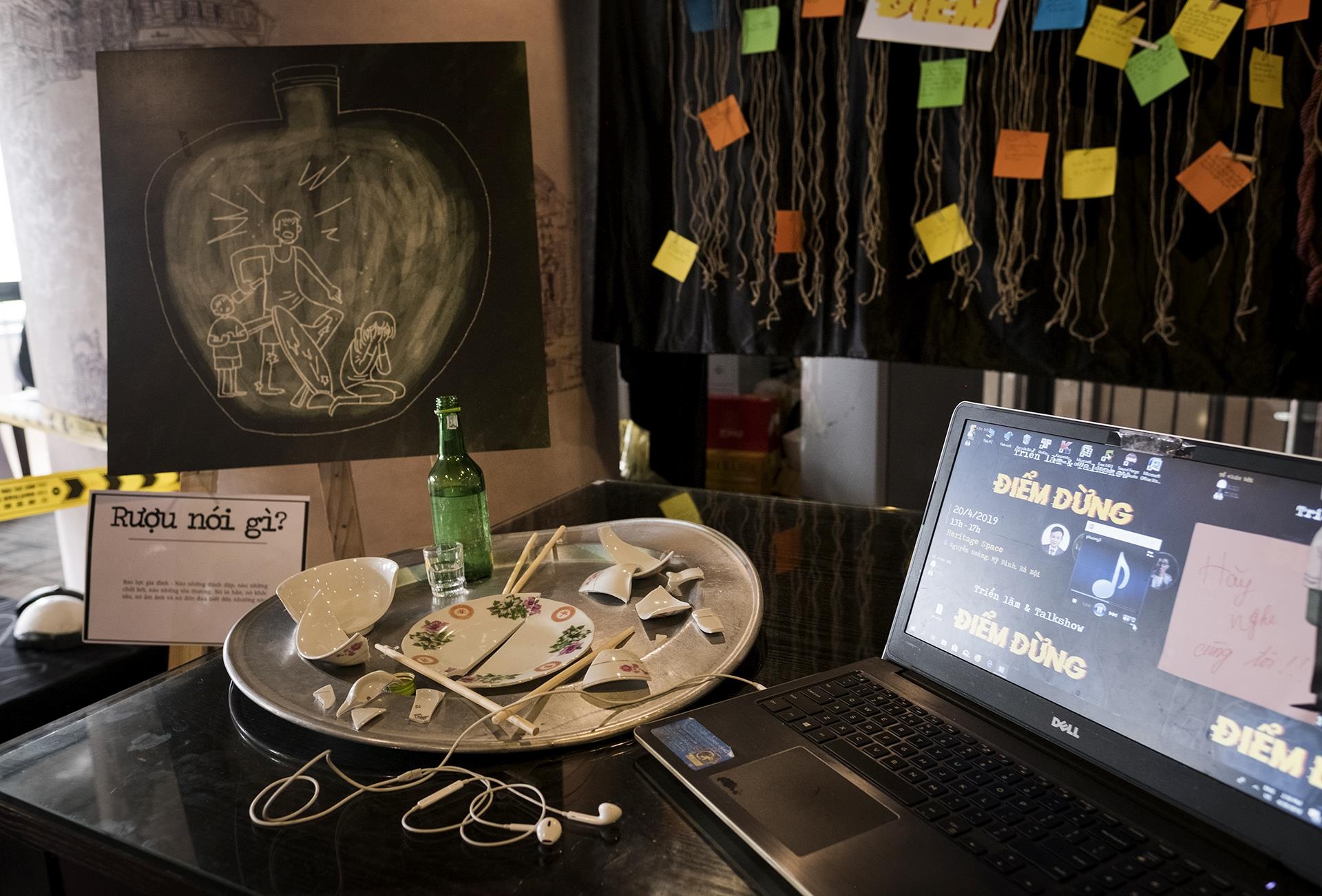 trien lam tac hai cua ruou anh 7