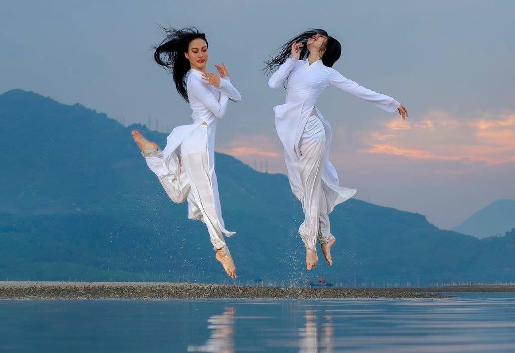 Nghi le 30/4-1/5 ghe dam Lap An, mien dat nho mo mang xu Hue hinh anh