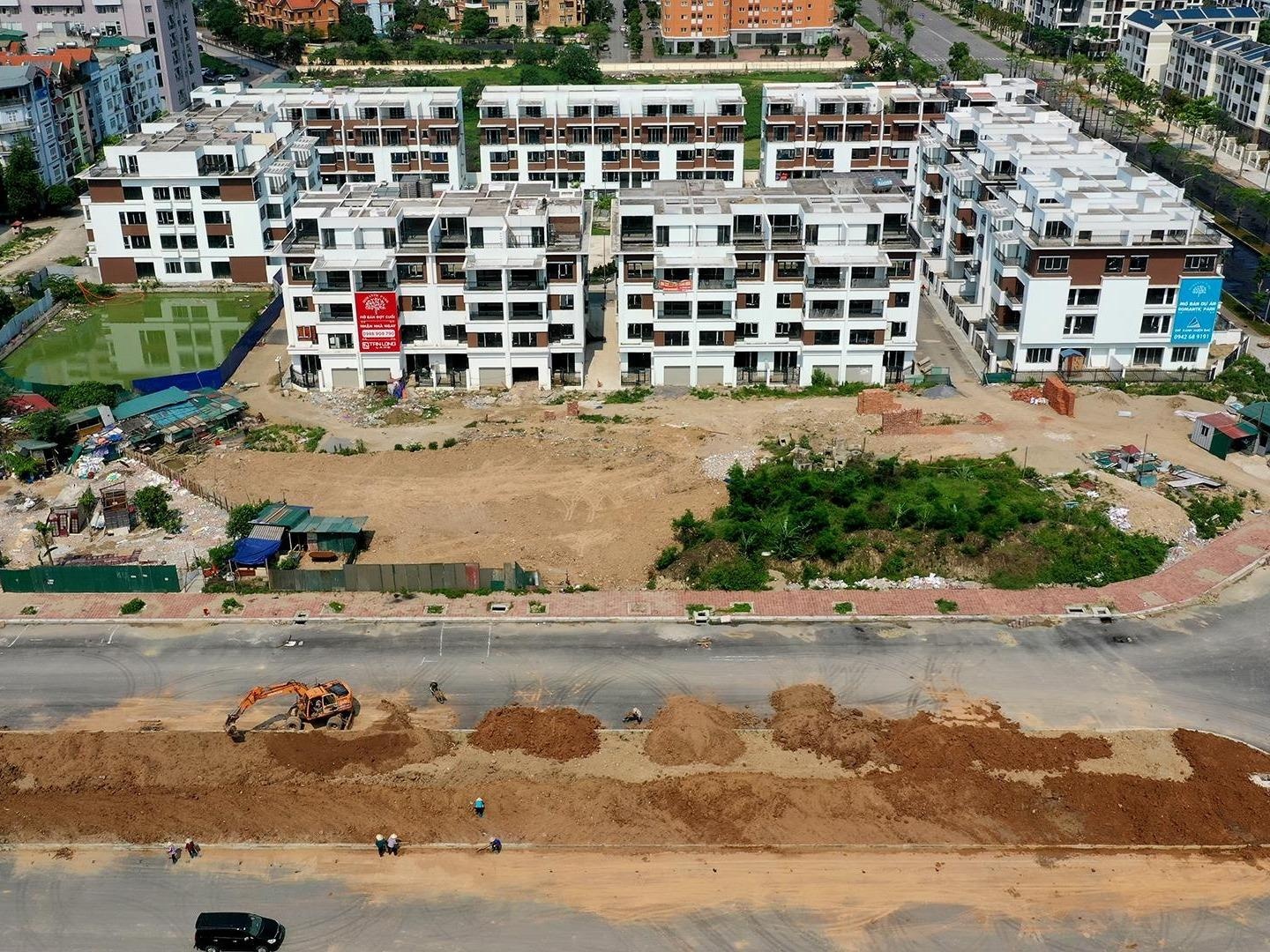 Tuyen duong thi cong cham hon 'rua bo' qua khu do thi Tay Ho Tay hinh anh