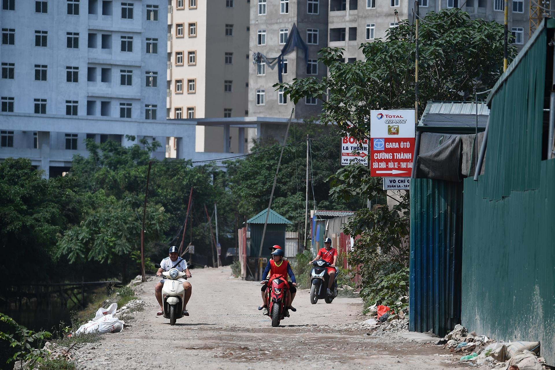 duong moi noi Nguyen Van Huyen va khu Ngoai giao doan anh 11