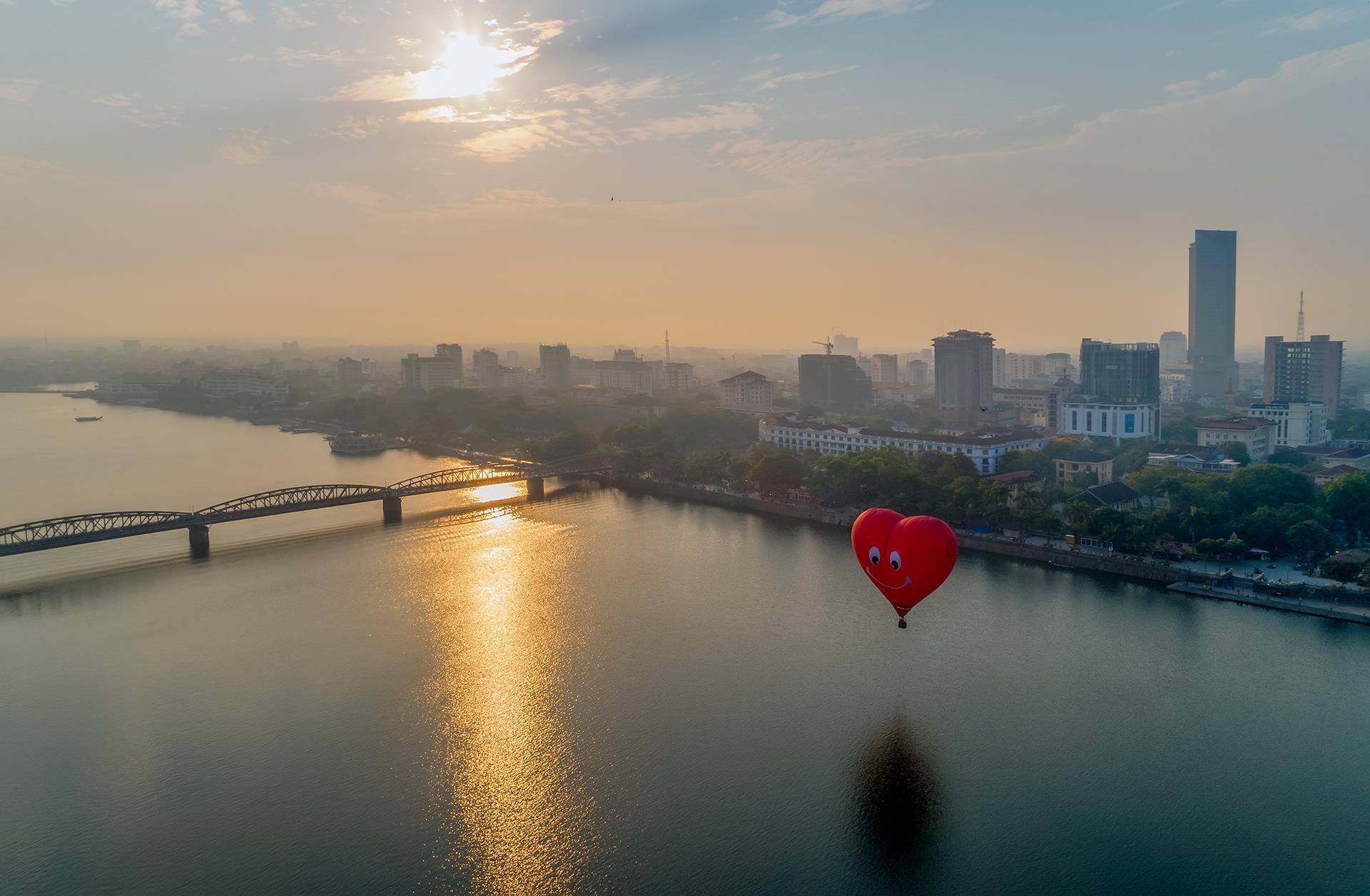 Hue nhin tu Khinh khi cau anh 4