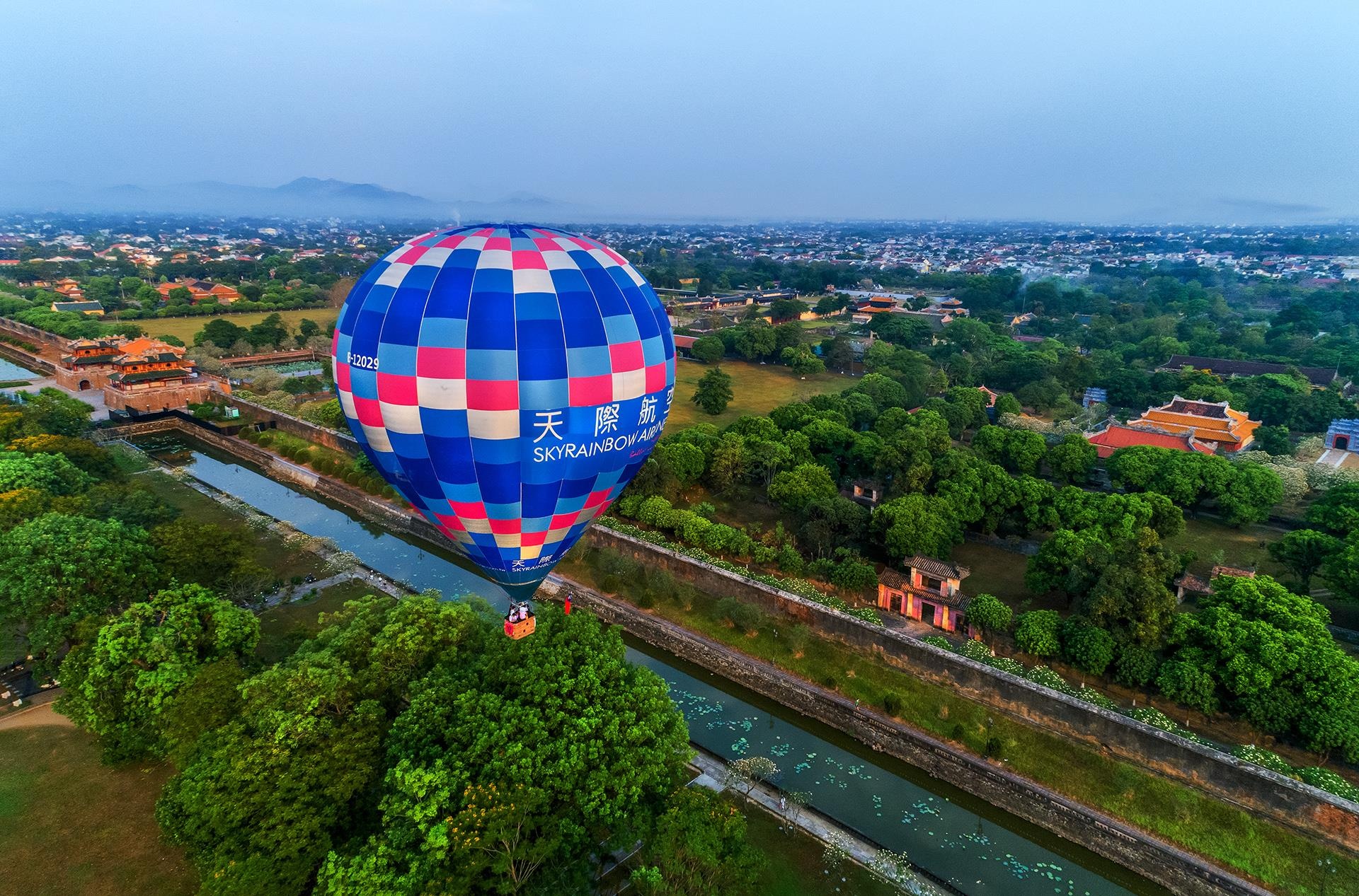 Hue nhin tu Khinh khi cau anh 8
